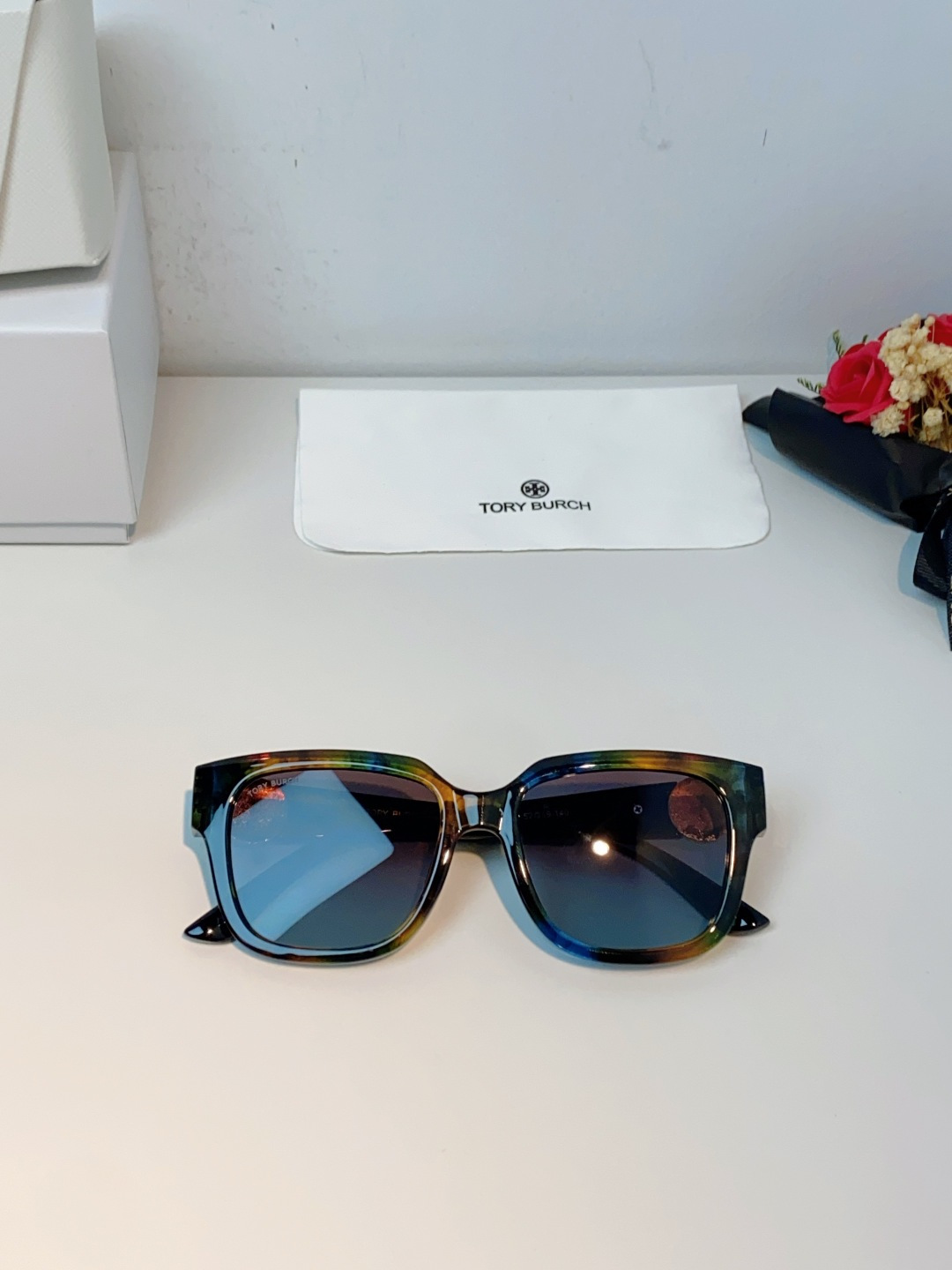 Tory Burch托里伯奇 2026新款遮阳镜精致设计粗腿大框春季新款太阳镜女士墨镜