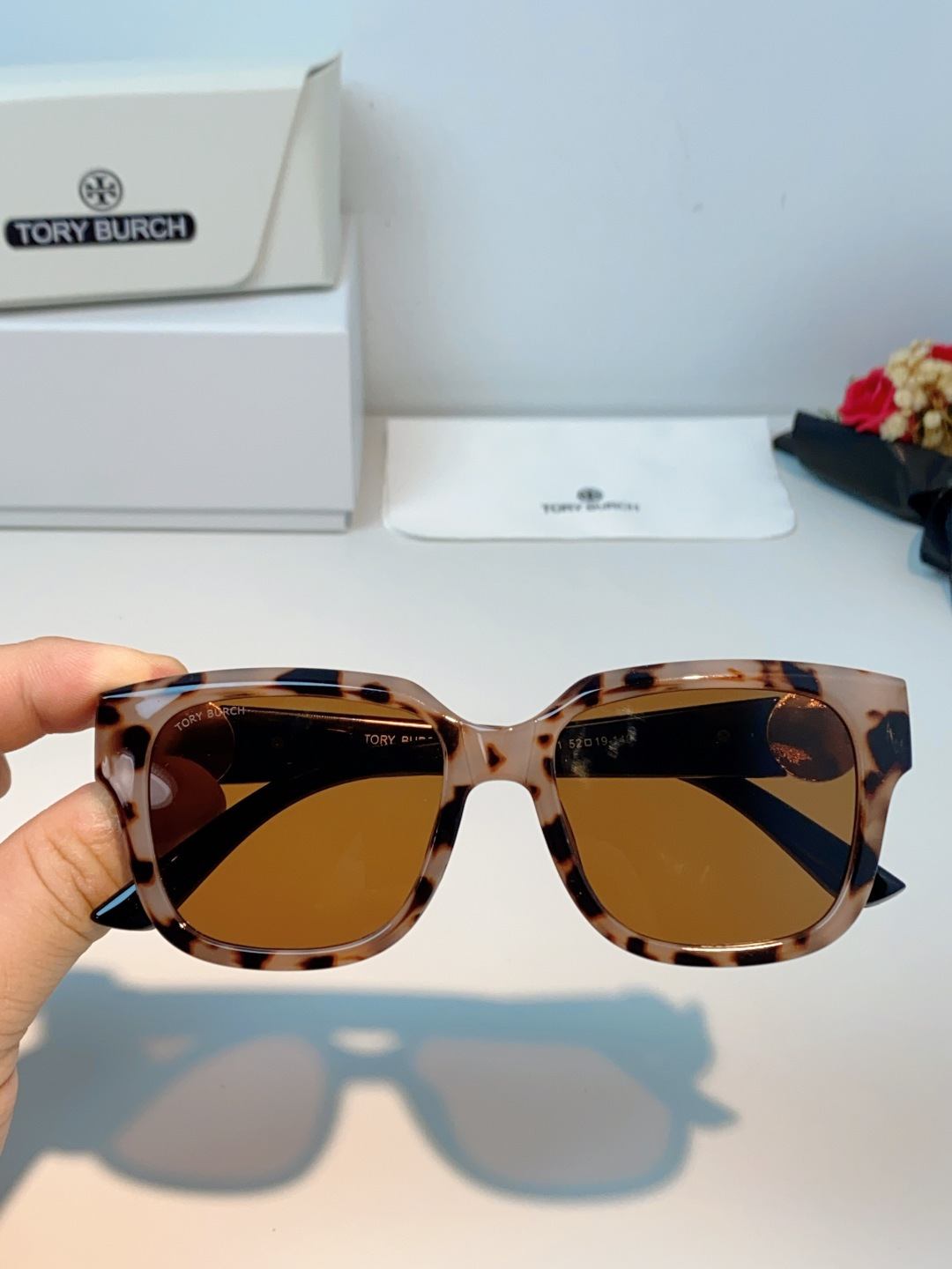 Tory Burch托里伯奇 2026新款遮阳镜精致设计粗腿大框春季新款太阳镜女士墨镜