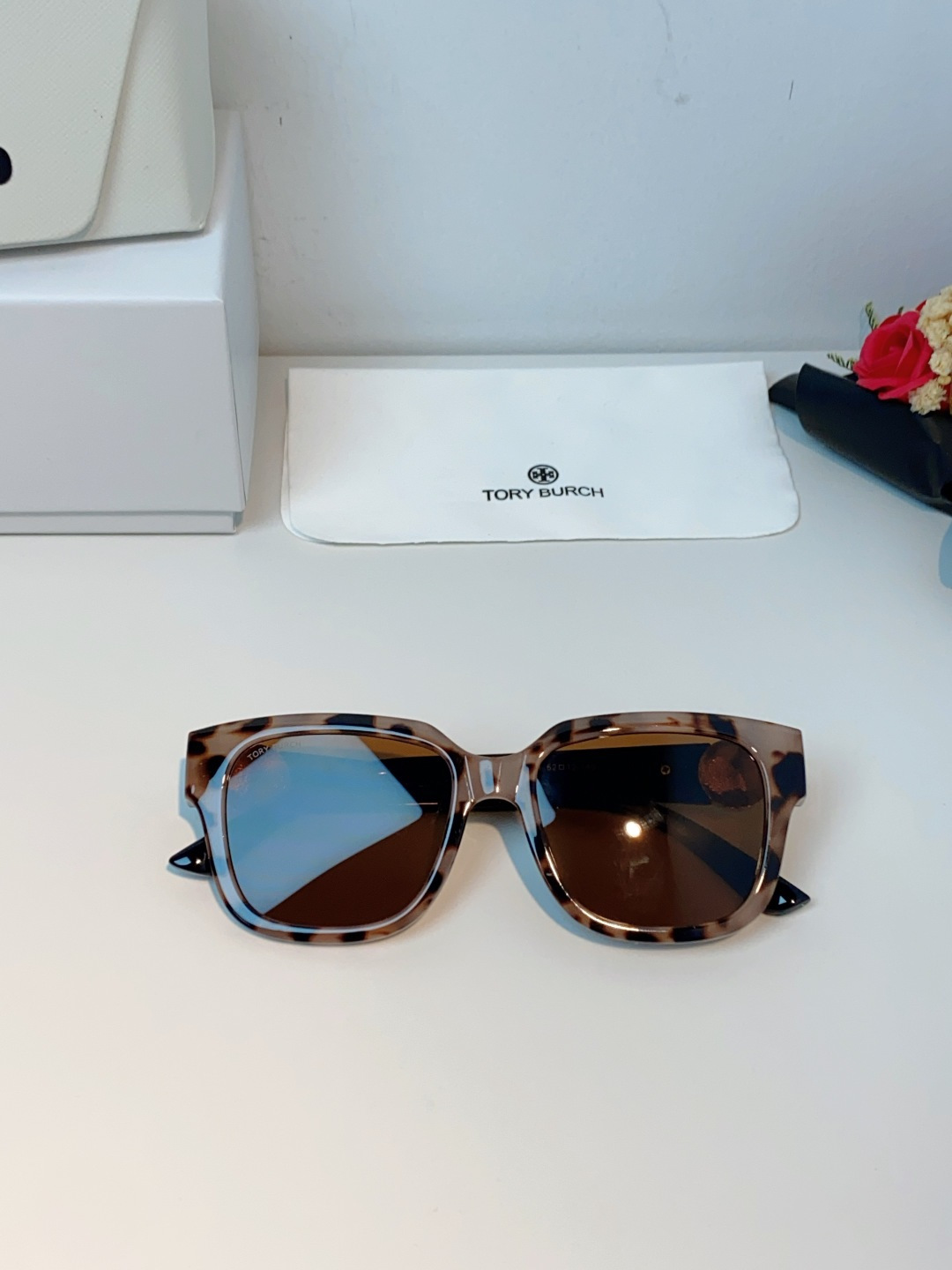 Tory Burch托里伯奇 2026新款遮阳镜精致设计粗腿大框春季新款太阳镜女士墨镜