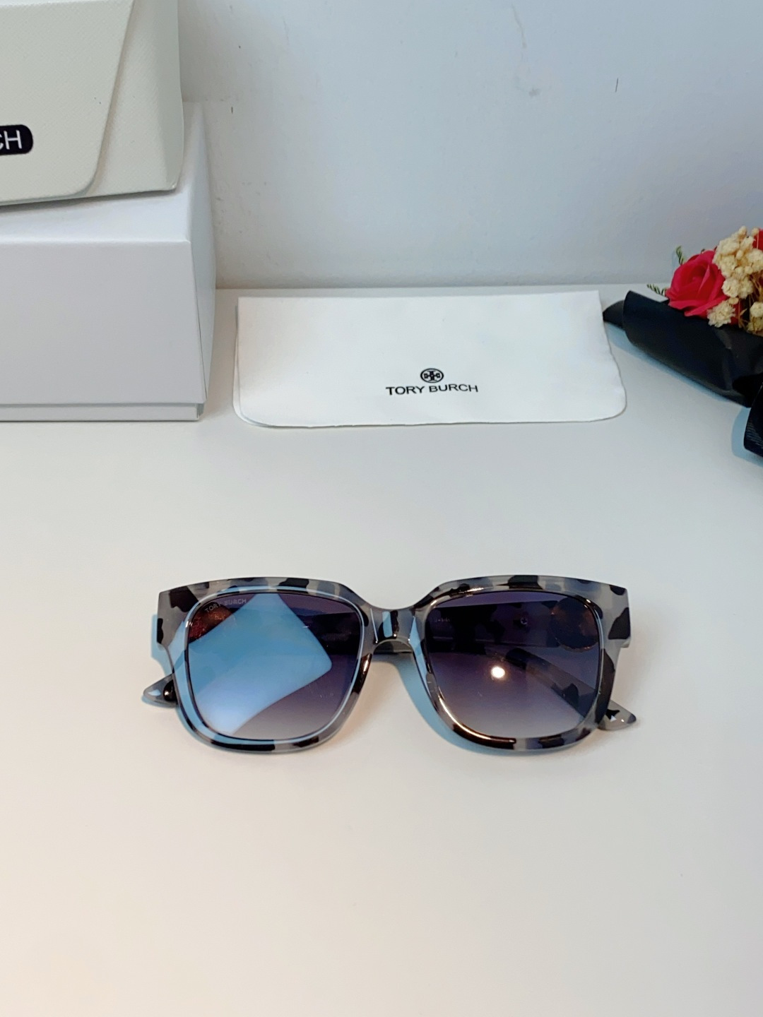 Tory Burch托里伯奇 2026新款遮阳镜精致设计粗腿大框春季新款太阳镜女士墨镜