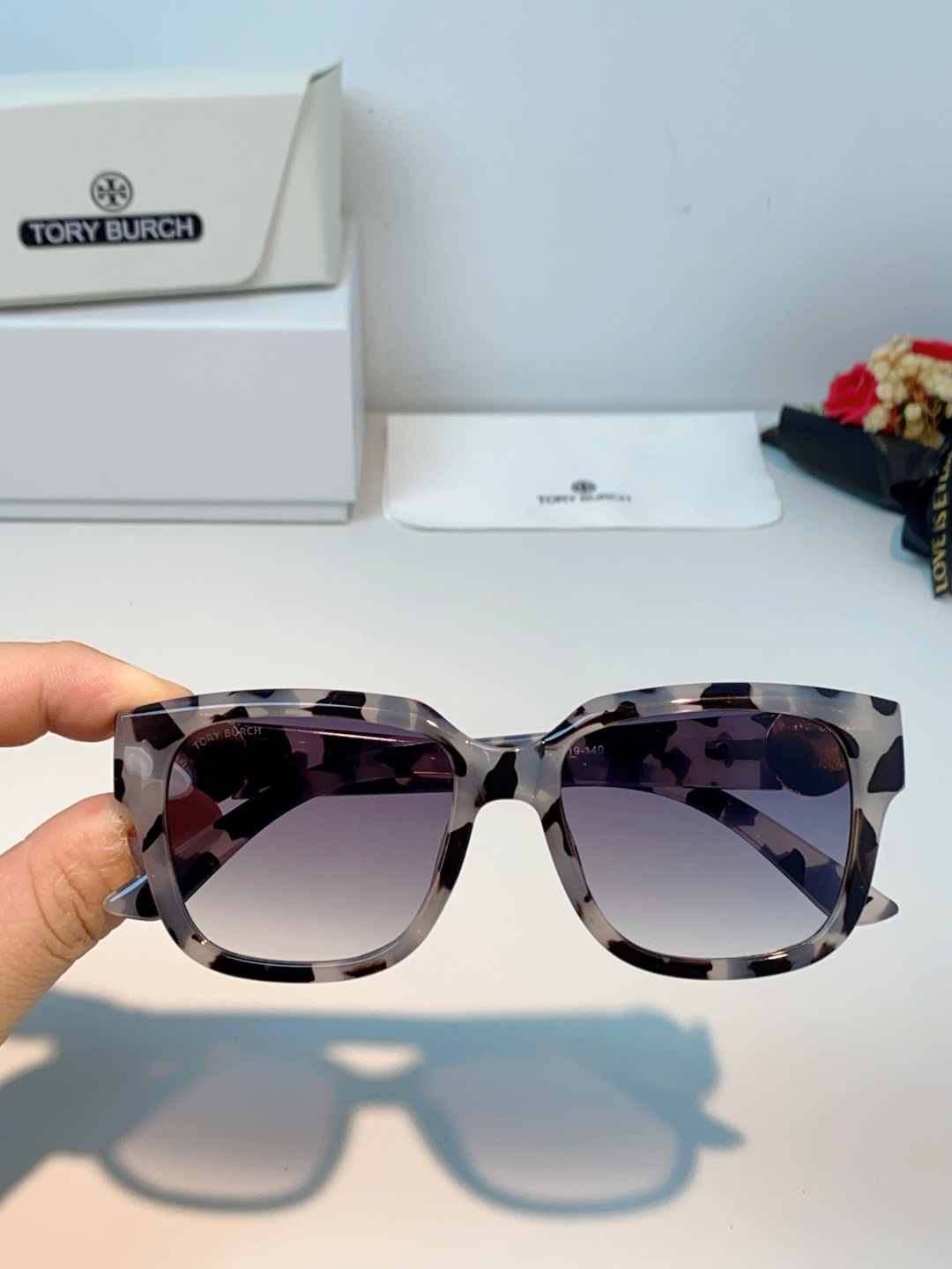 Tory Burch托里伯奇 2026新款遮阳镜精致设计粗腿大框春季新款太阳镜女士墨镜