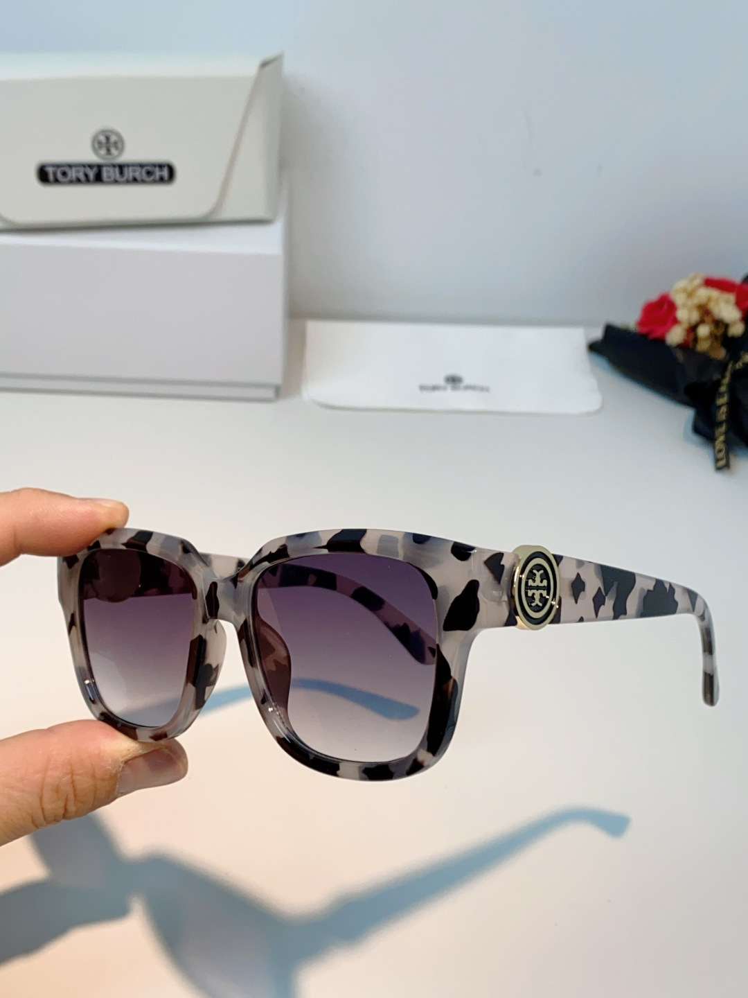 Tory Burch托里伯奇 2026新款遮阳镜精致设计粗腿大框春季新款太阳镜女士墨镜