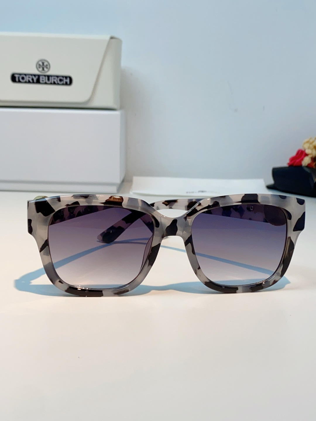 Tory Burch托里伯奇 2026新款遮阳镜精致设计粗腿大框春季新款太阳镜女士墨镜