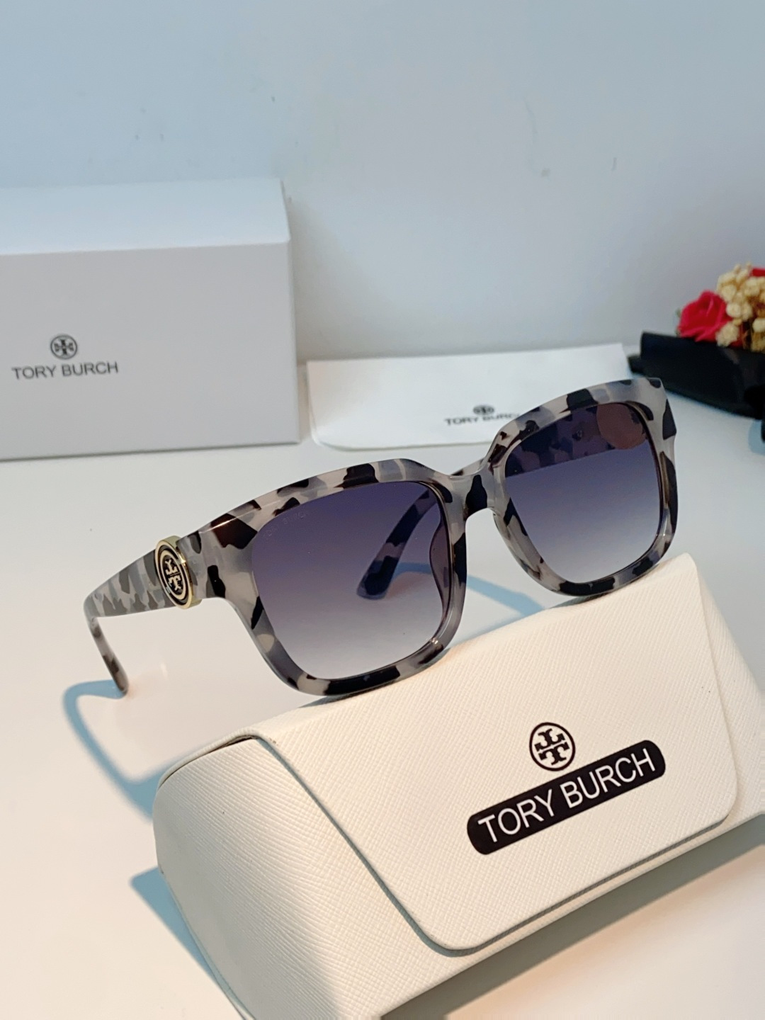 Tory Burch托里伯奇 2026新款遮阳镜精致设计粗腿大框春季新款太阳镜女士墨镜