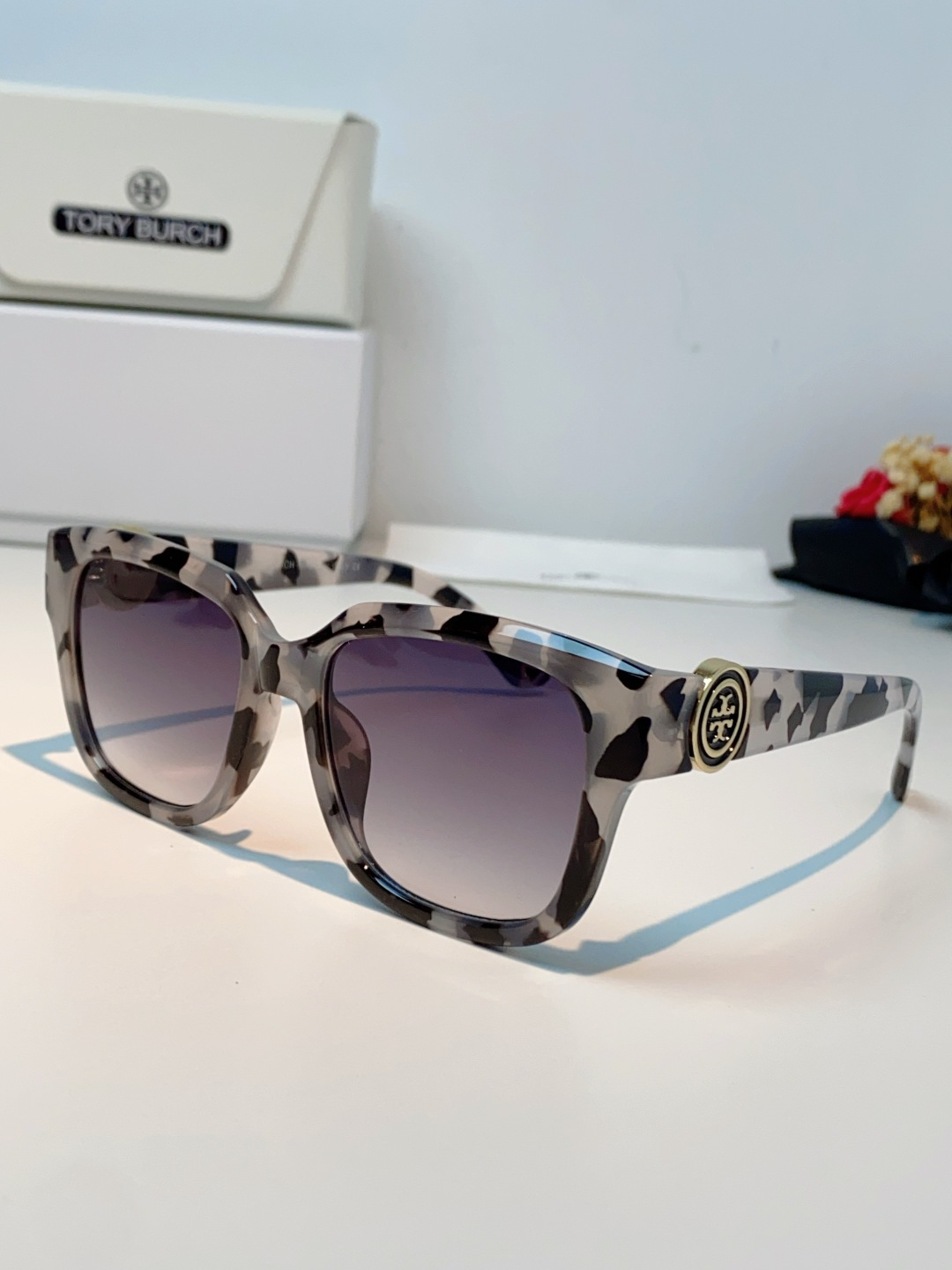 Tory Burch托里伯奇 2026新款遮阳镜精致设计粗腿大框春季新款太阳镜女士墨镜