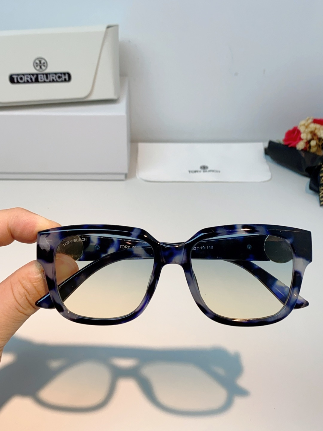 Tory Burch托里伯奇 2026新款遮阳镜精致设计粗腿大框春季新款太阳镜女士墨镜