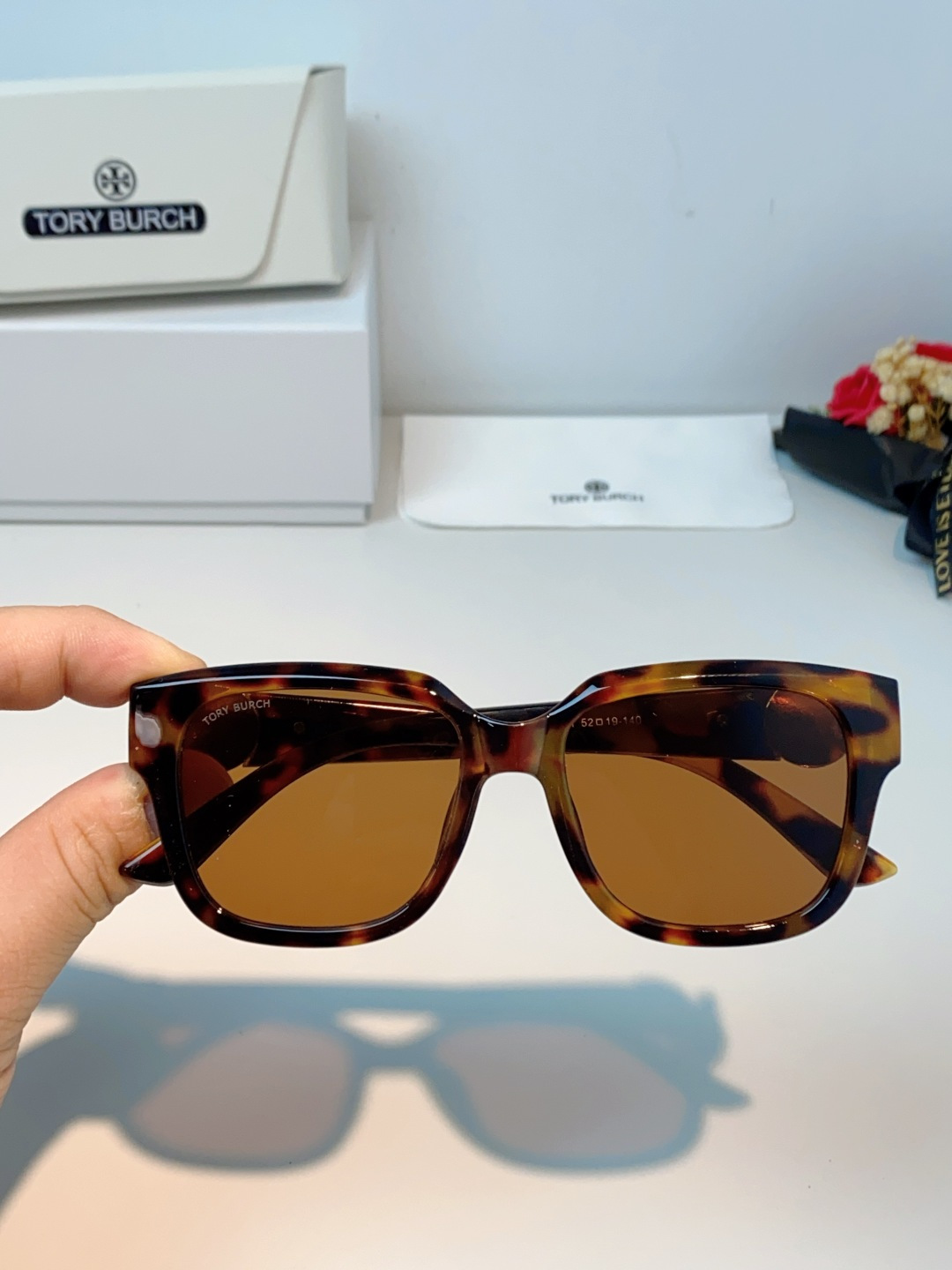 Tory Burch托里伯奇 2026新款遮阳镜精致设计粗腿大框春季新款太阳镜女士墨镜