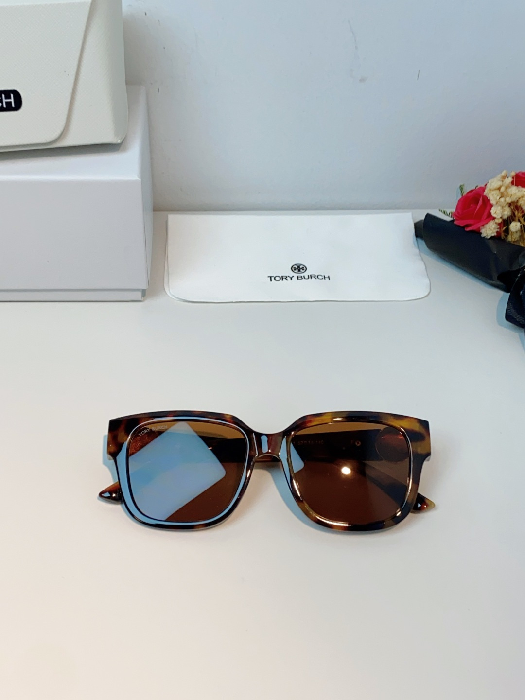 Tory Burch托里伯奇 2026新款遮阳镜精致设计粗腿大框春季新款太阳镜女士墨镜