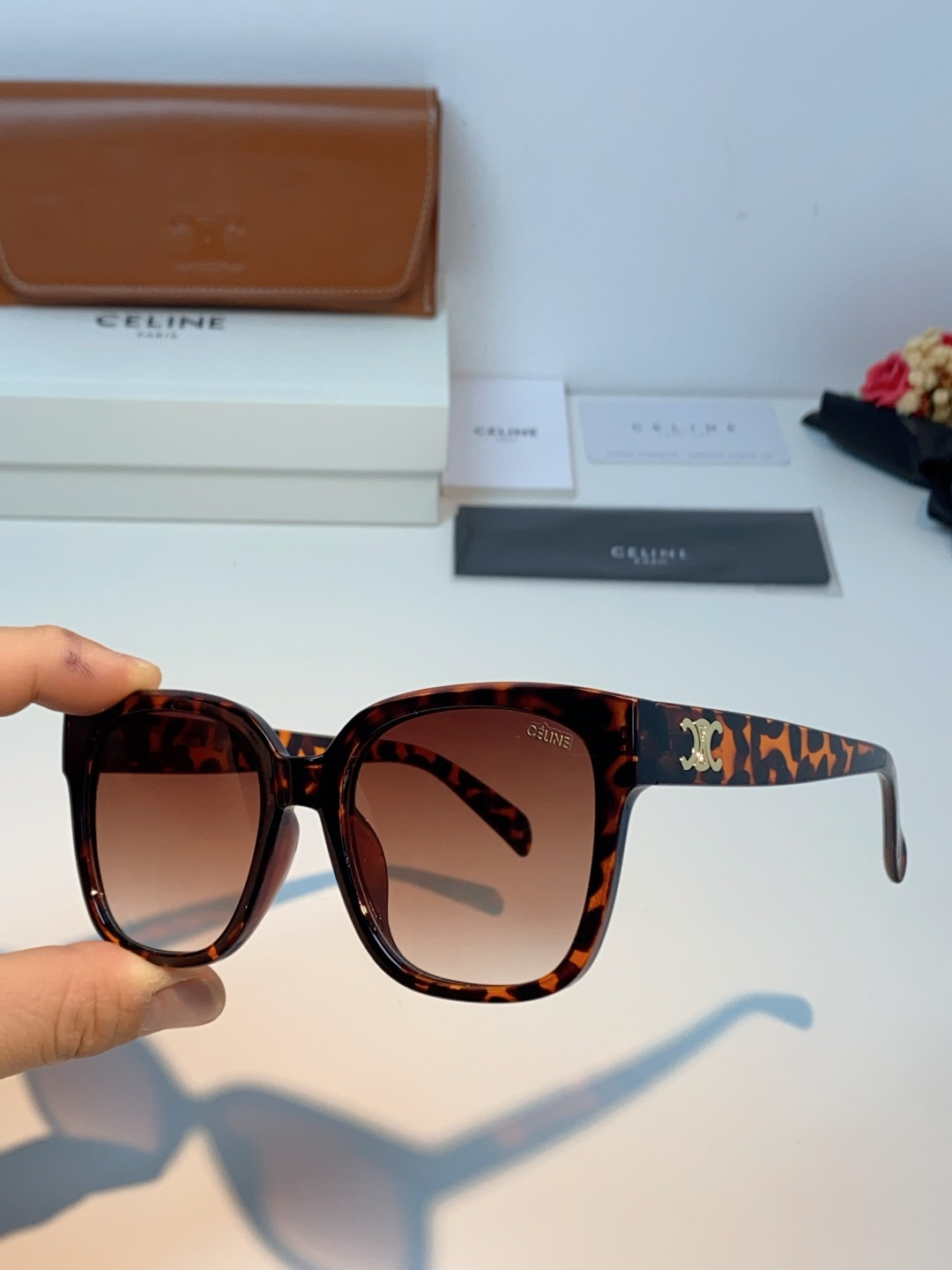Celine赛琳 法式凯旋墨镜女高级感最新款复古猫眼小红书同款太阳镜爆款 男女通用 CL40222