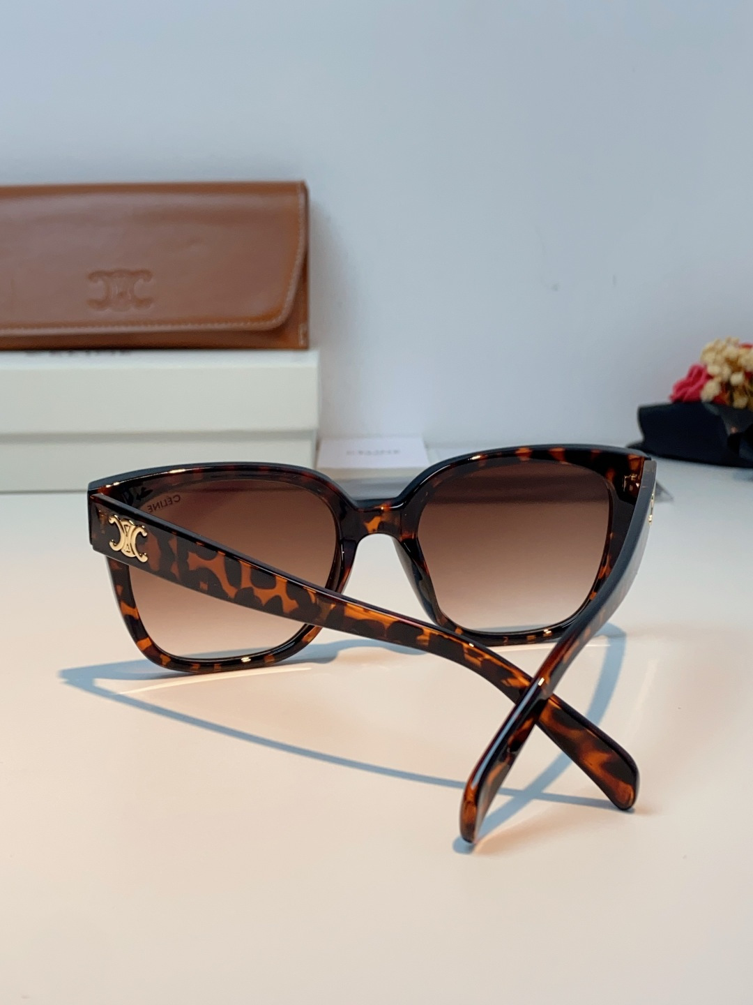 Celine赛琳 法式凯旋墨镜女高级感最新款复古猫眼小红书同款太阳镜爆款 男女通用 CL40222