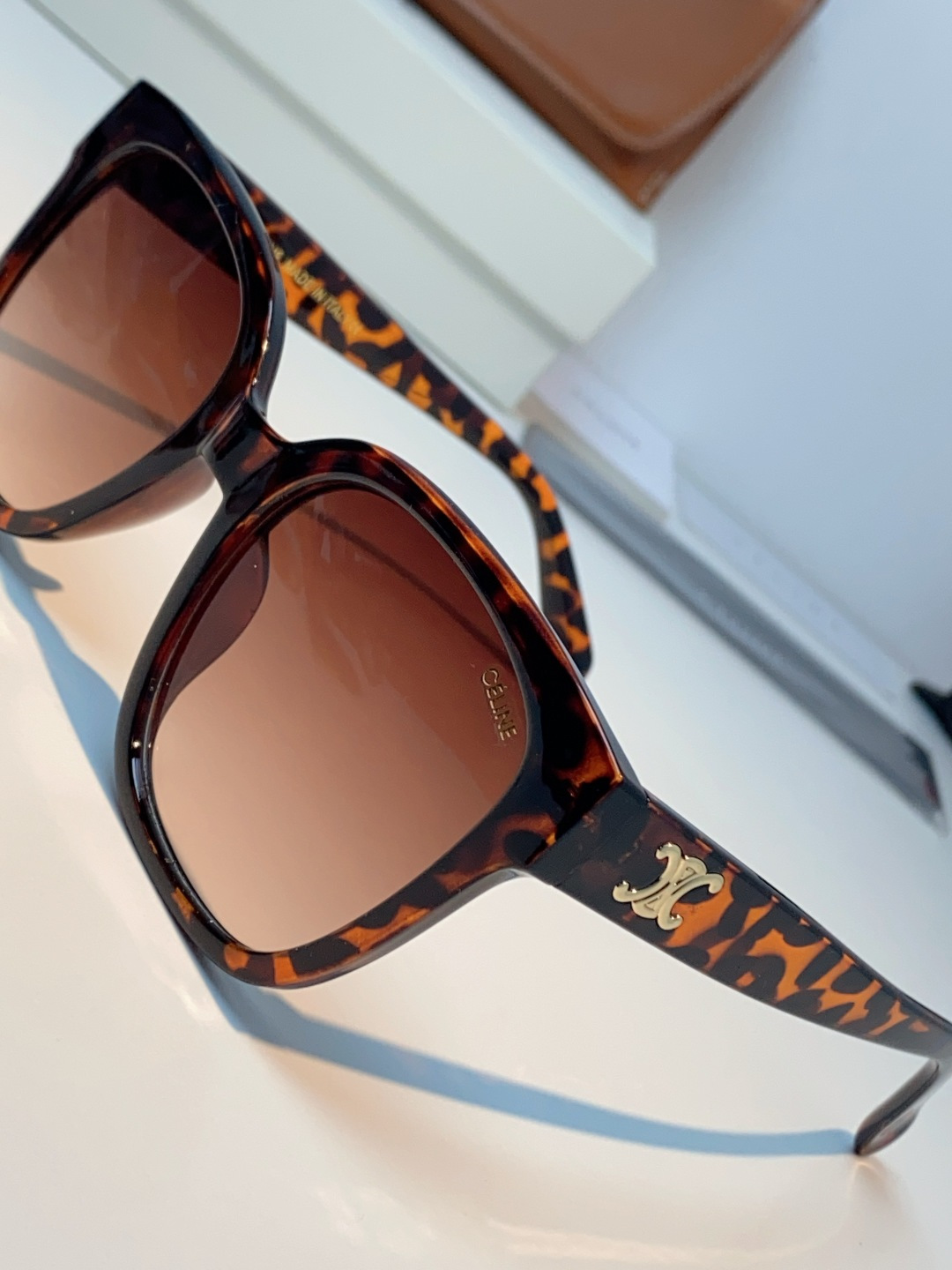 Celine赛琳 法式凯旋墨镜女高级感最新款复古猫眼小红书同款太阳镜爆款 男女通用 CL40222