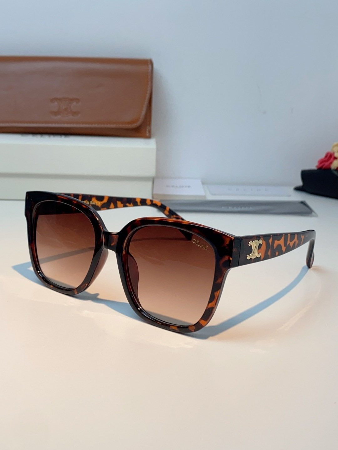 Celine赛琳 法式凯旋墨镜女高级感最新款复古猫眼小红书同款太阳镜爆款 男女通用 CL40222