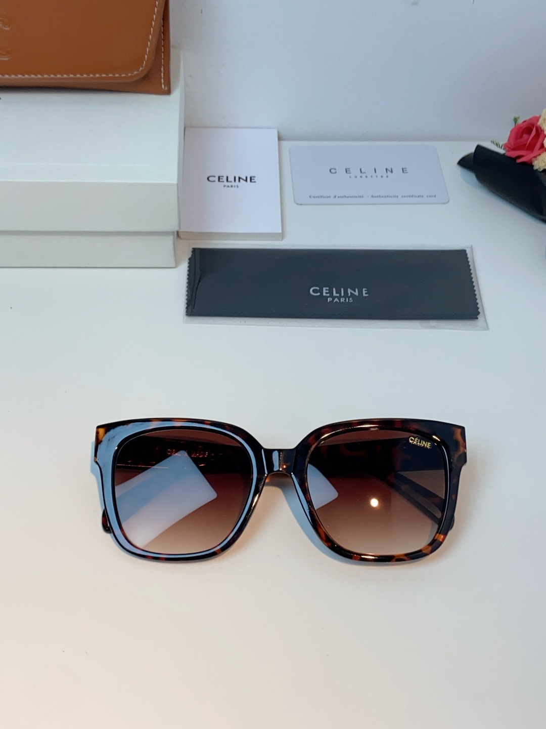 Celine赛琳 法式凯旋墨镜女高级感最新款复古猫眼小红书同款太阳镜爆款 男女通用 CL40222