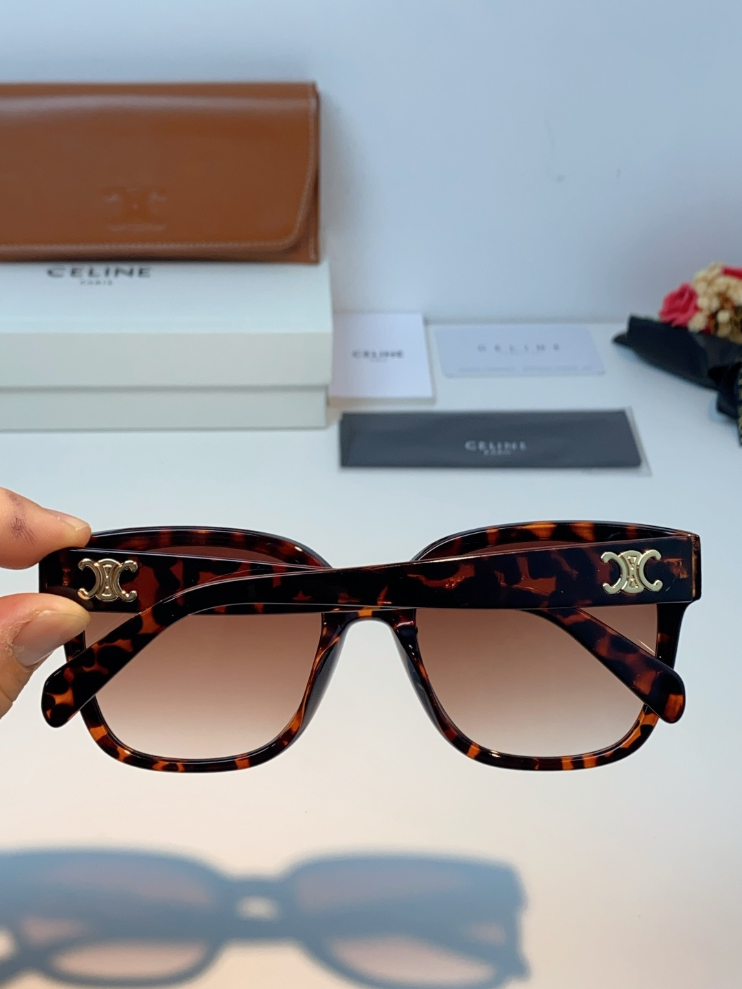 Celine赛琳 法式凯旋墨镜女高级感最新款复古猫眼小红书同款太阳镜爆款 男女通用 CL40222