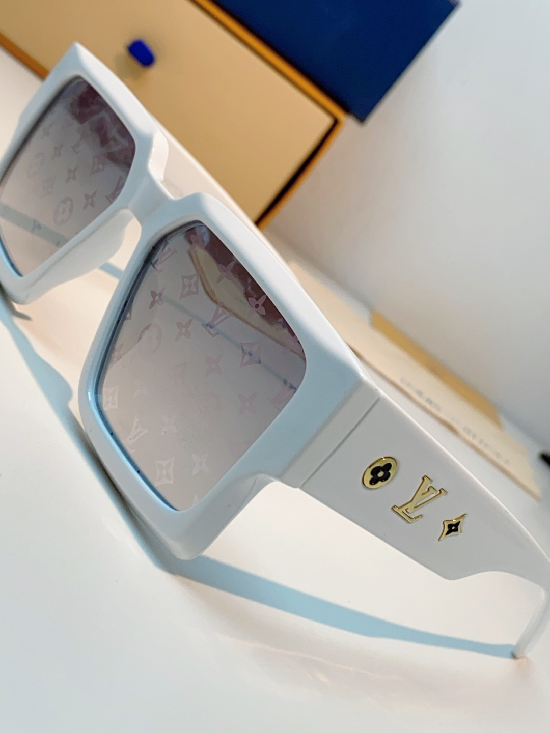 LouisVuitton路易威登 2026新款 欧美太阳镜男潮牌26新款墨镜女定制夏嘉欢明星款银色网红眼