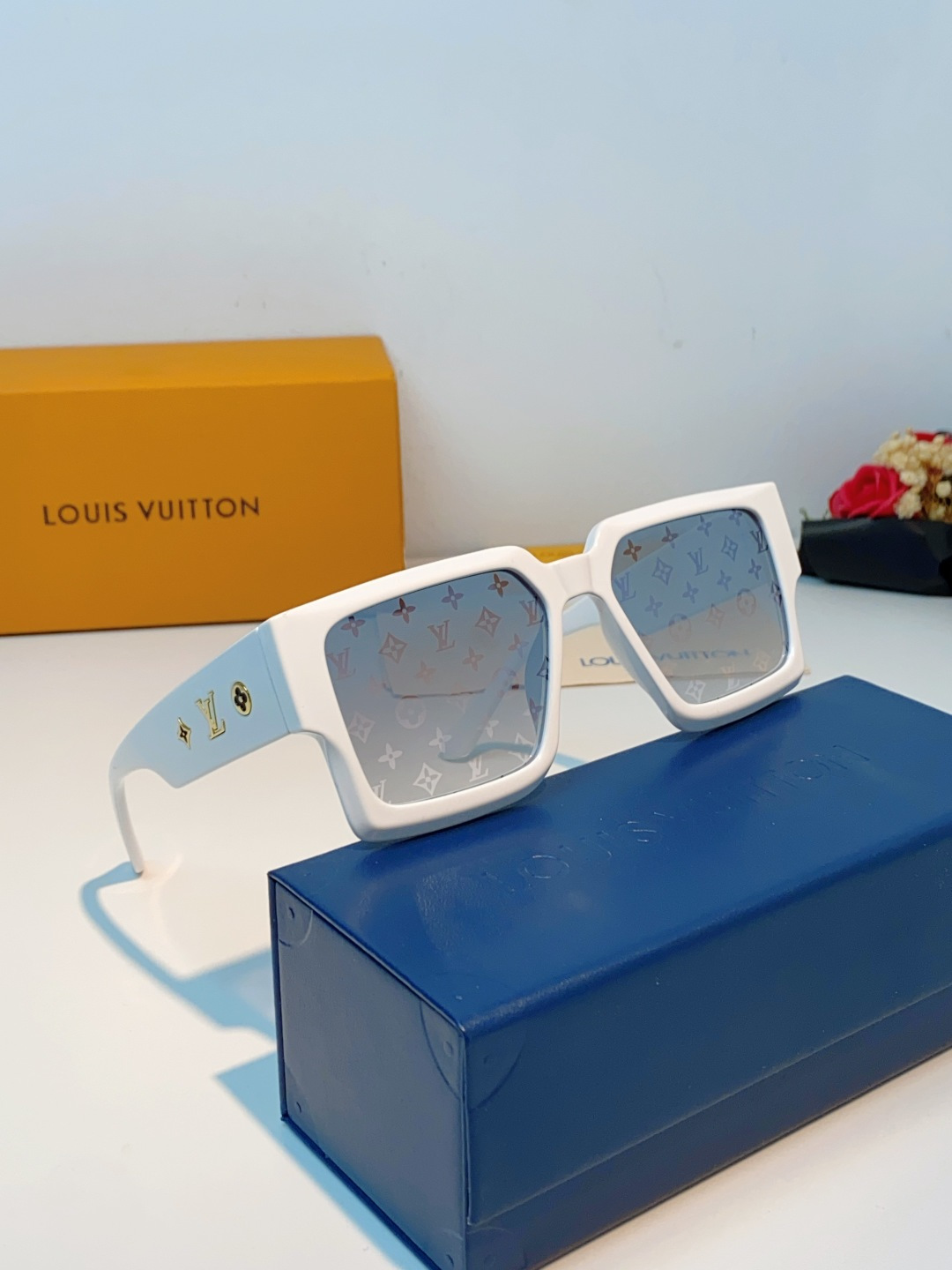 LouisVuitton路易威登 2026新款 欧美太阳镜男潮牌26新款墨镜女定制夏嘉欢明星款银色网红眼