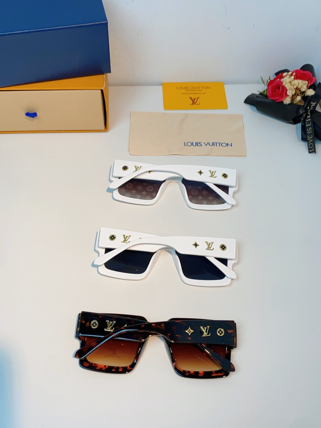 LouisVuitton路易威登 2026新款 欧美太阳镜男潮牌26新款墨镜女定制夏嘉欢明星款银色网红眼