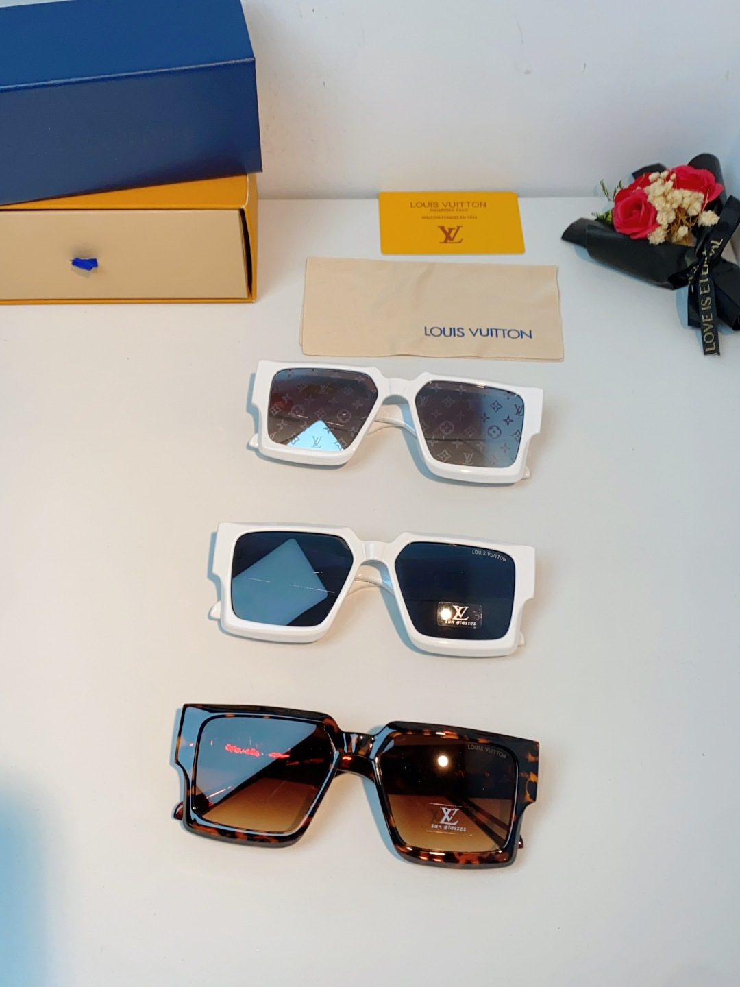 LouisVuitton路易威登 2026新款 欧美太阳镜男潮牌26新款墨镜女定制夏嘉欢明星款银色网红眼