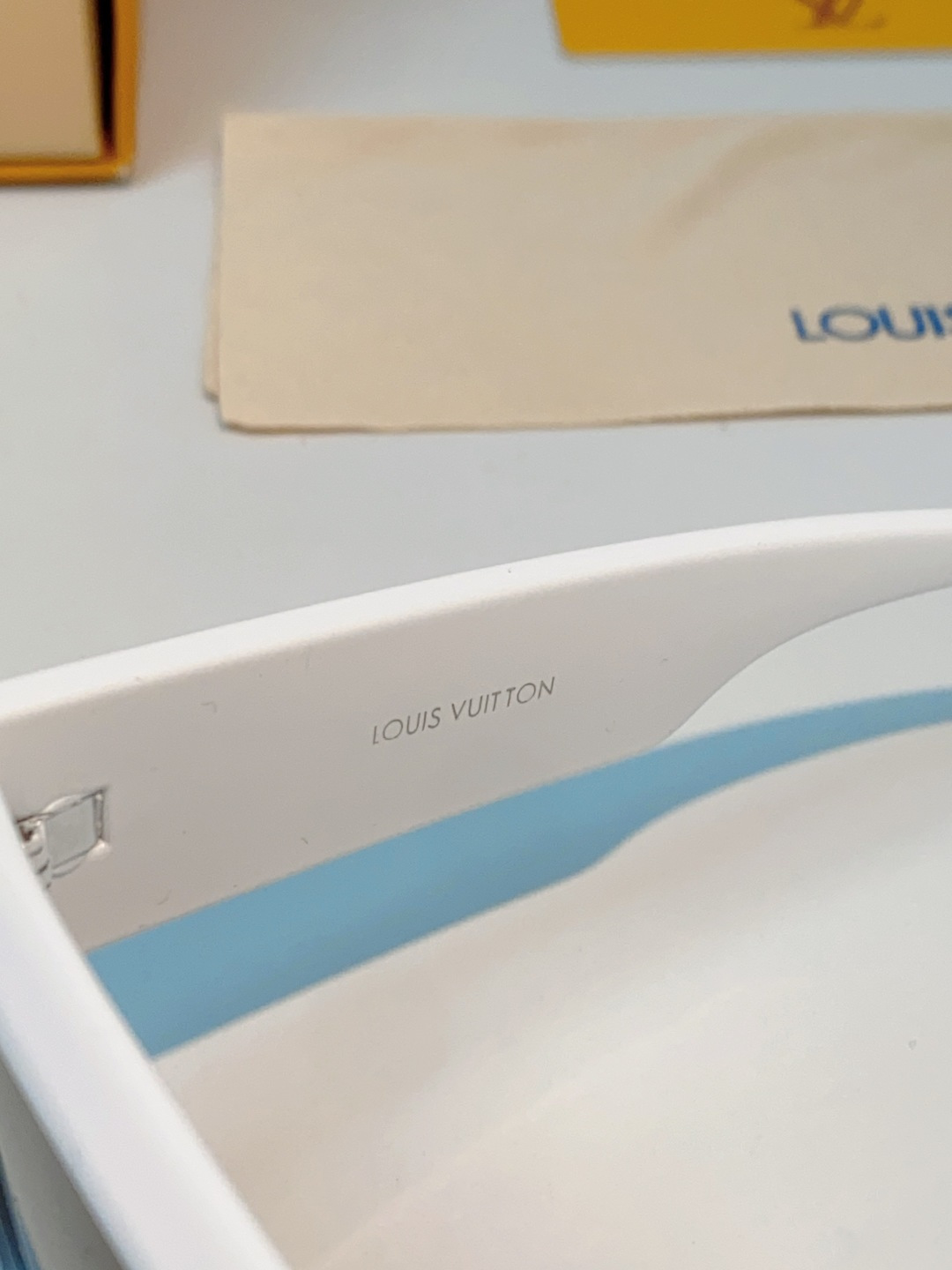 LouisVuitton路易威登 2026新款 欧美太阳镜男潮牌26新款墨镜女定制夏嘉欢明星款银色网红眼