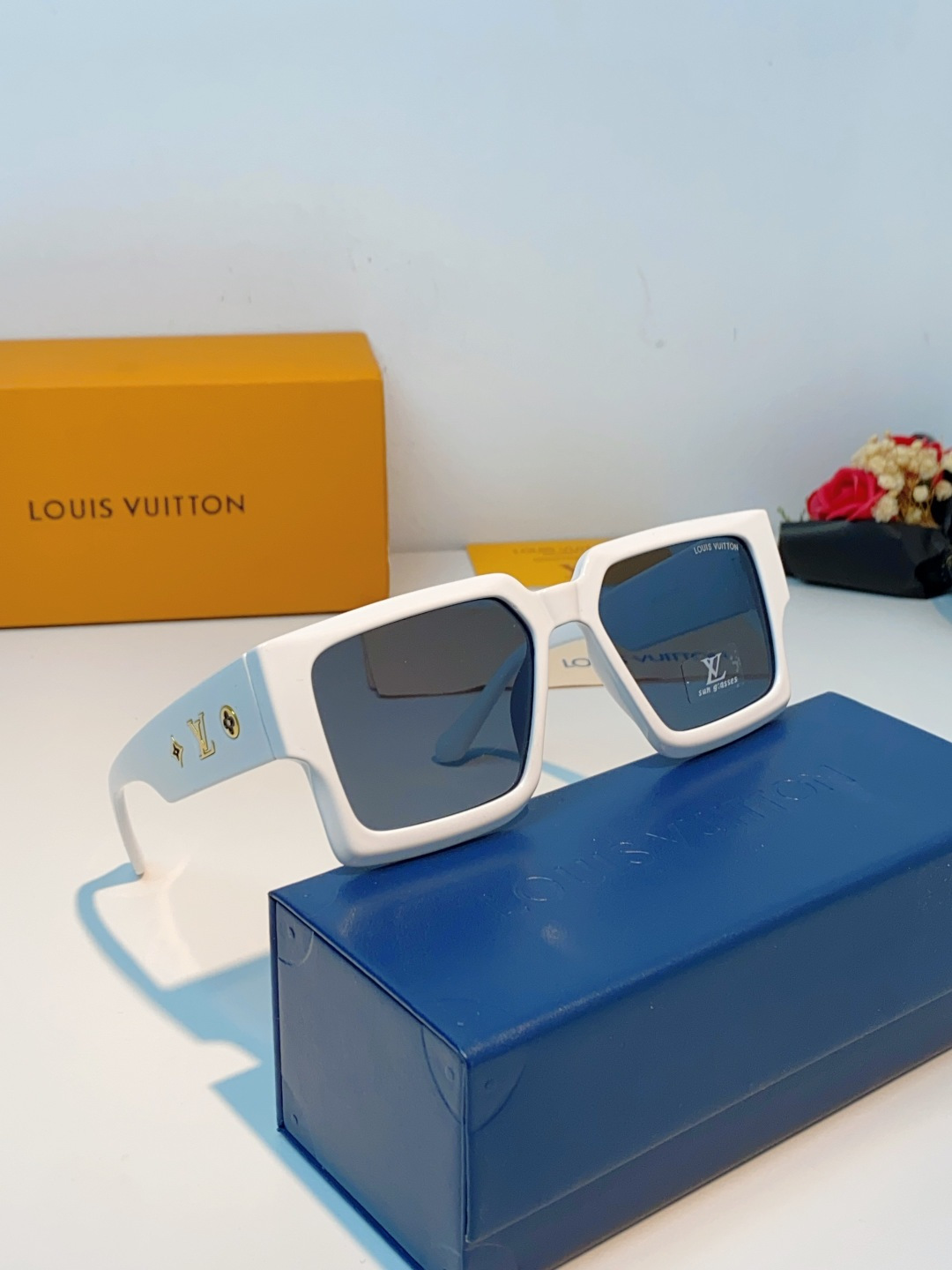 LouisVuitton路易威登 2026新款 欧美太阳镜男潮牌26新款墨镜女定制夏嘉欢明星款银色网红眼