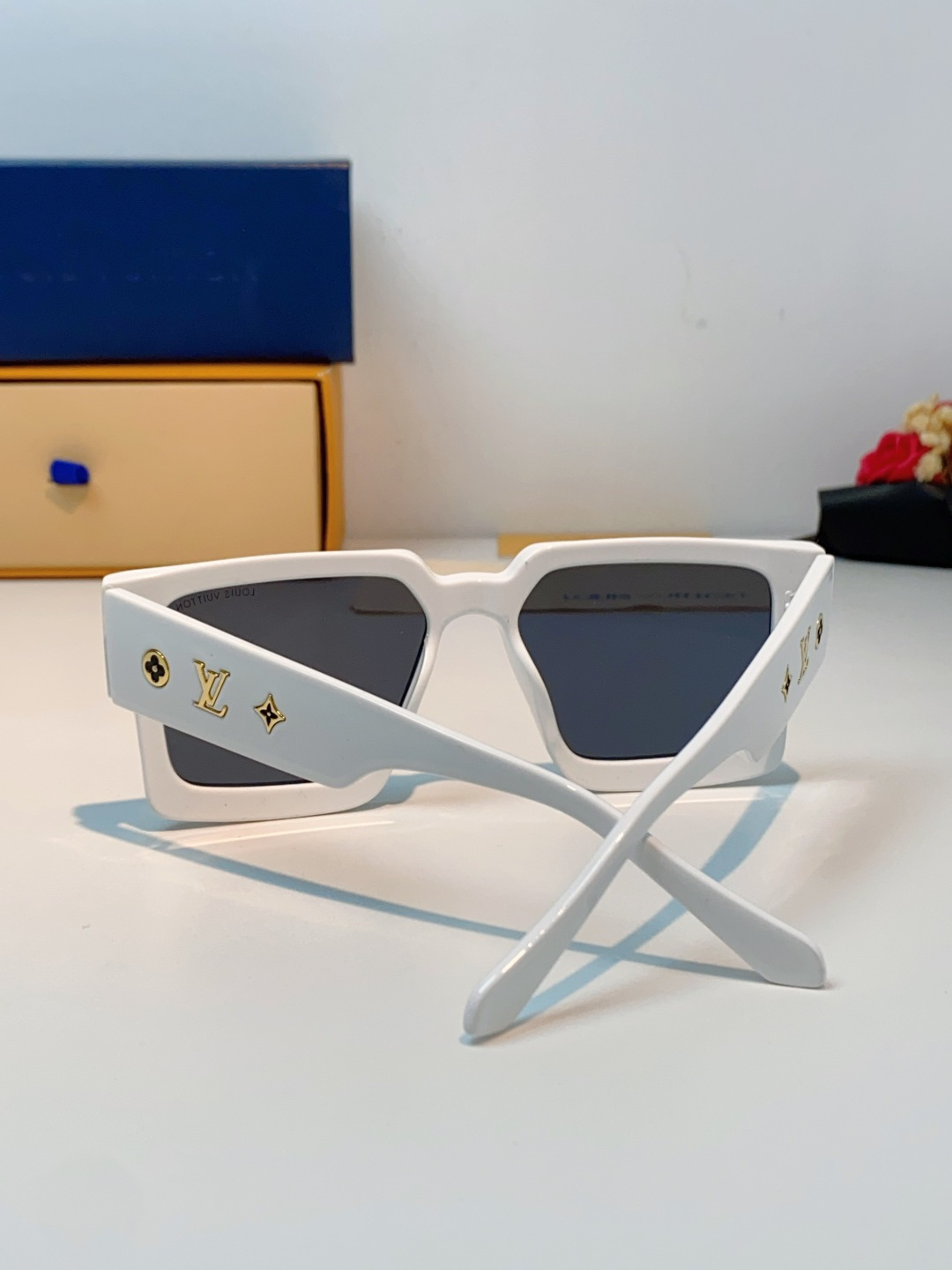 LouisVuitton路易威登 2026新款 欧美太阳镜男潮牌26新款墨镜女定制夏嘉欢明星款银色网红眼