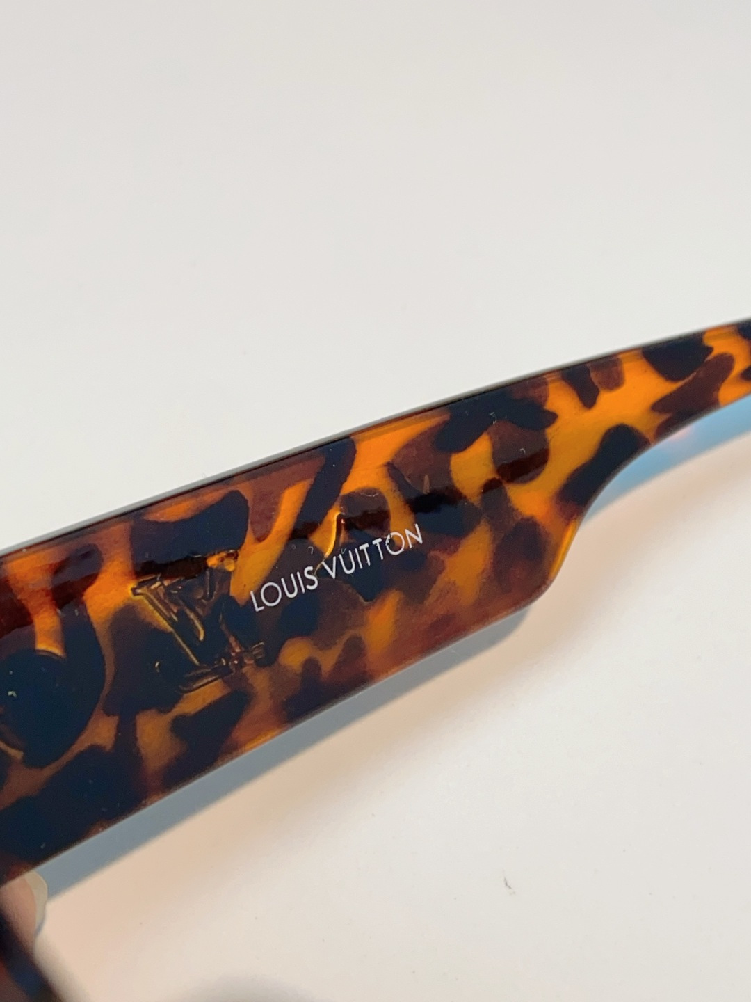 LouisVuitton路易威登 2026新款 欧美太阳镜男潮牌26新款墨镜女定制夏嘉欢明星款银色网红眼