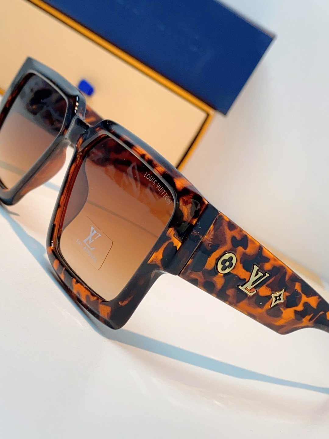 LouisVuitton路易威登 2026新款 欧美太阳镜男潮牌26新款墨镜女定制夏嘉欢明星款银色网红眼