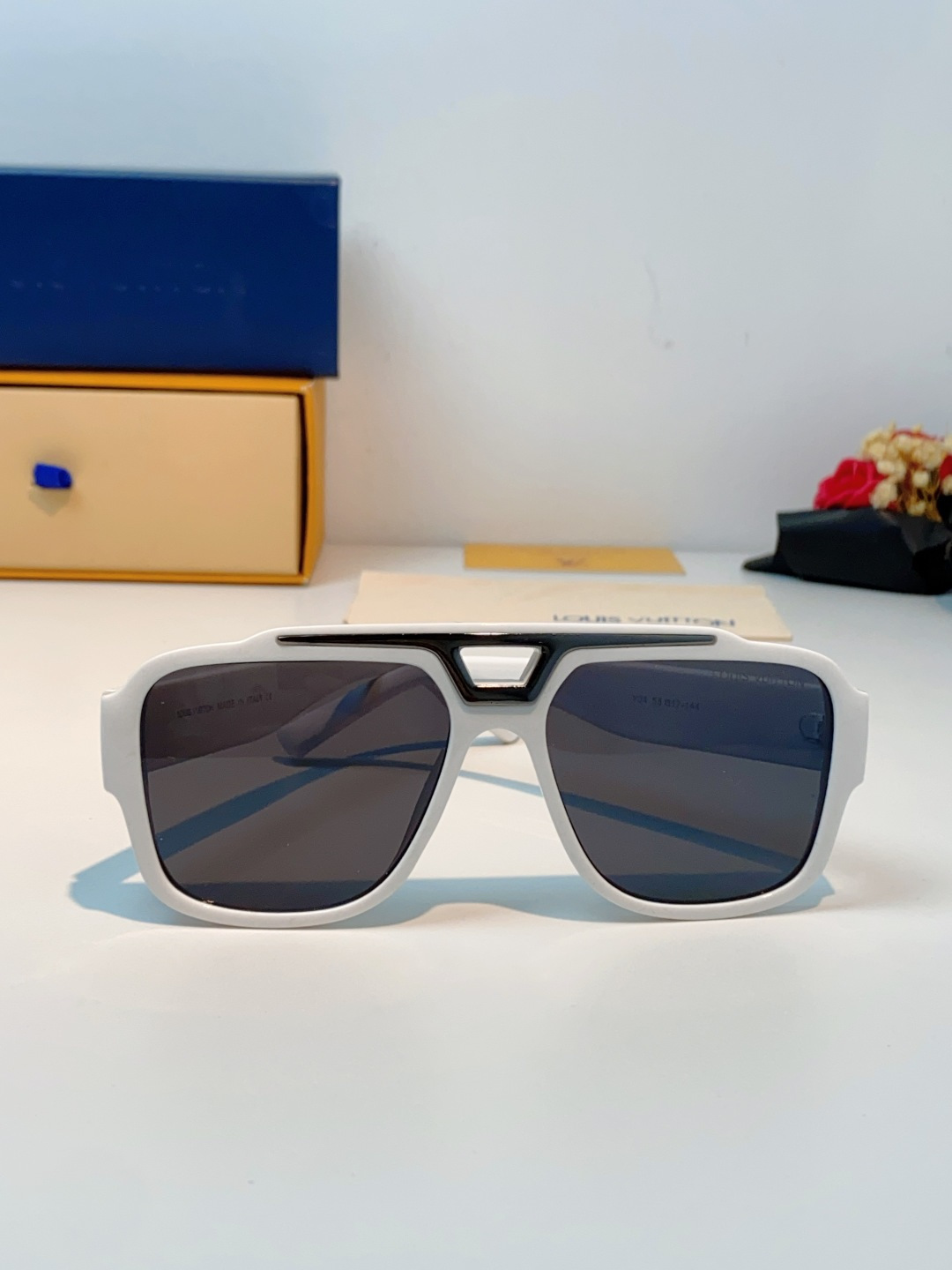 LouisVuitton路易威登 2026新款 大框防晒墨镜字母双色镜腿镜框板材双梁飞行员蛤蟆形时尚太阳