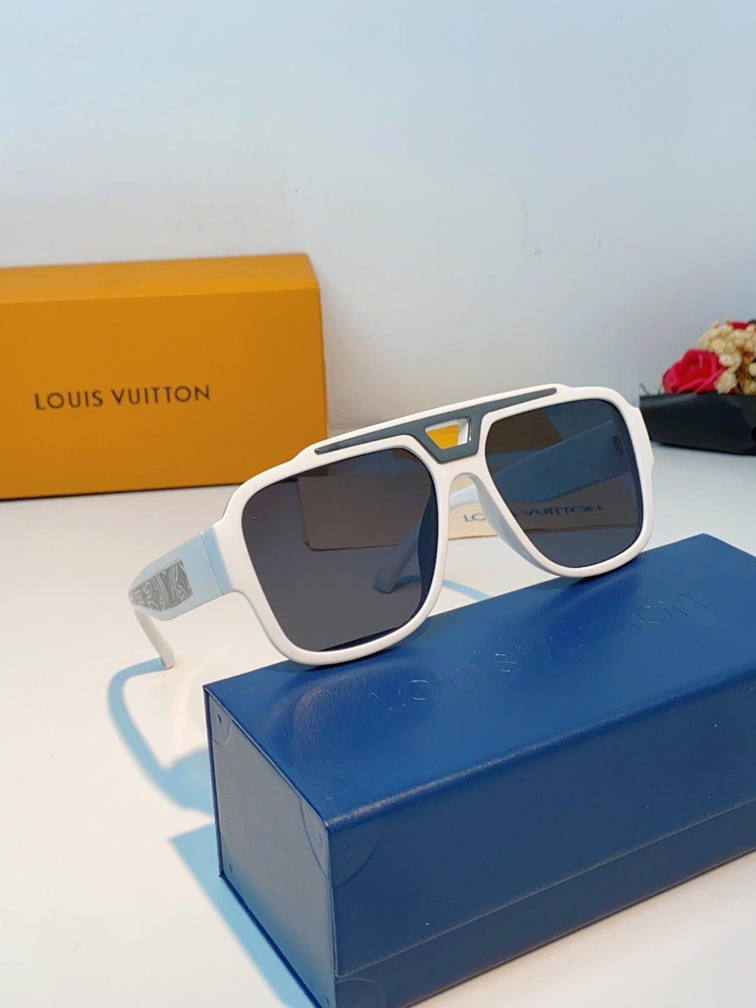 LouisVuitton路易威登 2026新款 大框防晒墨镜字母双色镜腿镜框板材双梁飞行员蛤蟆形时尚太阳