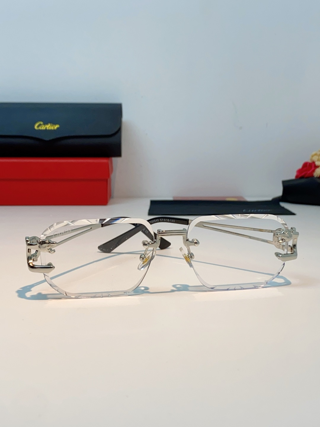 Cartier卡地亚 2026新款 方框切割太阳眼镜男女通用时尚遮阳墨镜防紫外线潮酷 女士墨镜