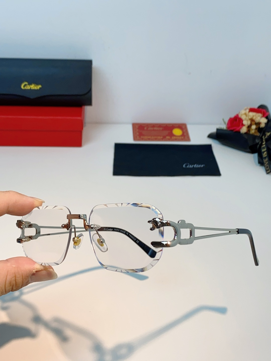 Cartier卡地亚 2026新款 方框切割太阳眼镜男女通用时尚遮阳墨镜防紫外线潮酷 女士墨镜