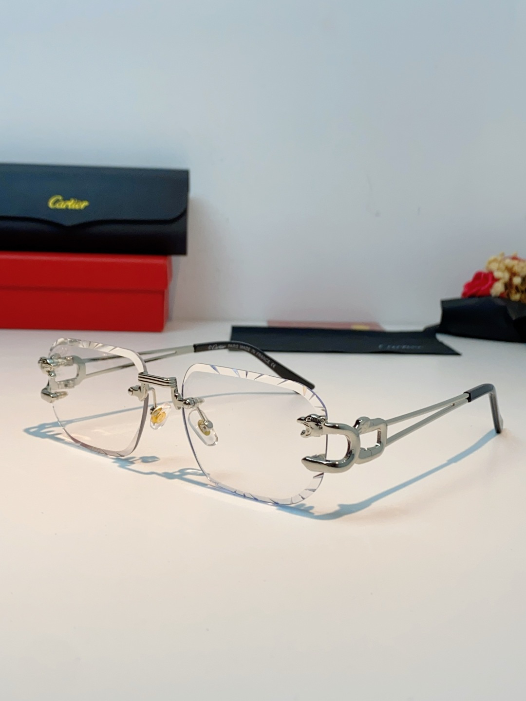 Cartier卡地亚 2026新款 方框切割太阳眼镜男女通用时尚遮阳墨镜防紫外线潮酷 女士墨镜