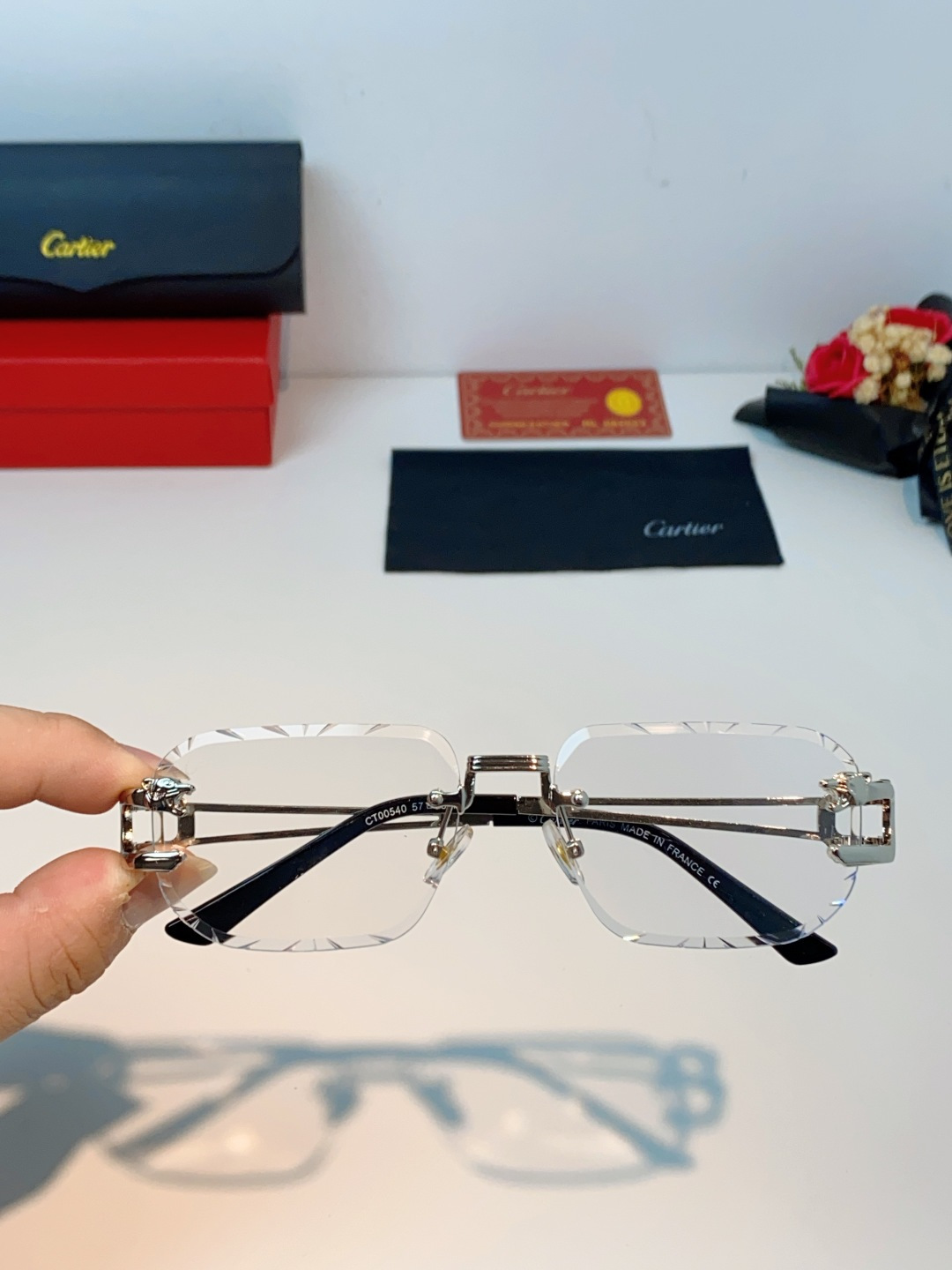 Cartier卡地亚 2026新款 方框切割太阳眼镜男女通用时尚遮阳墨镜防紫外线潮酷 女士墨镜