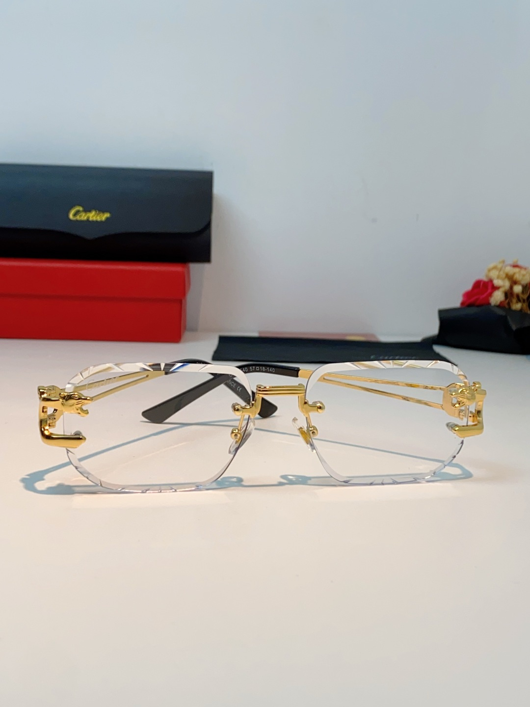 Cartier卡地亚 2026新款 方框切割太阳眼镜男女通用时尚遮阳墨镜防紫外线潮酷 女士墨镜