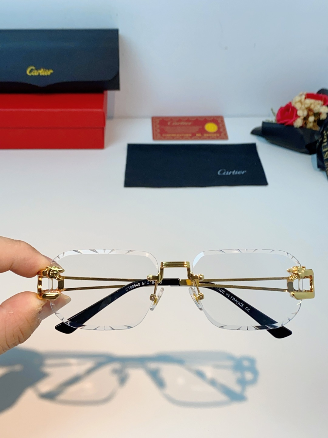 Cartier卡地亚 2026新款 方框切割太阳眼镜男女通用时尚遮阳墨镜防紫外线潮酷 女士墨镜