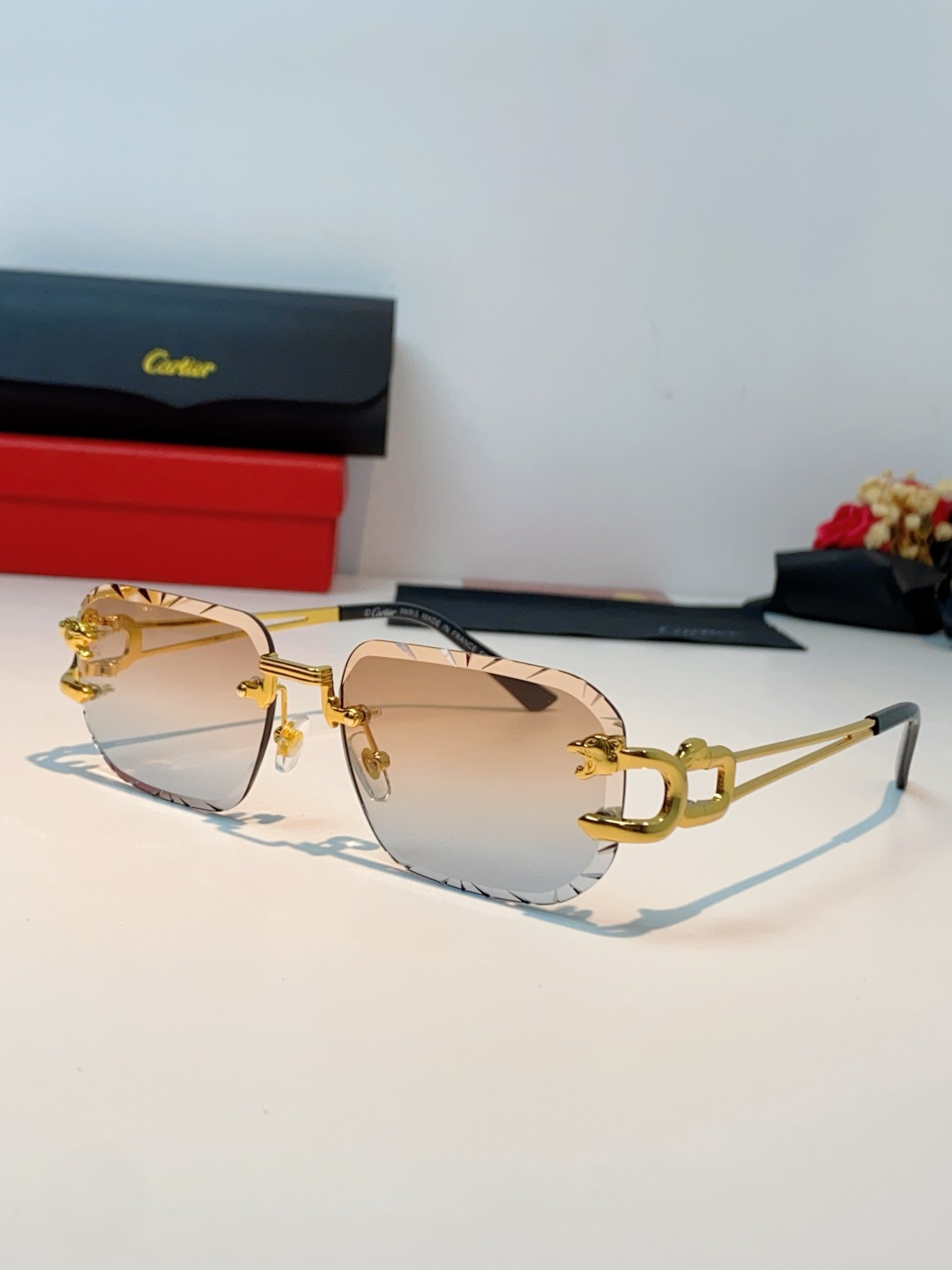 Cartier卡地亚 2026新款 方框切割太阳眼镜男女通用时尚遮阳墨镜防紫外线潮酷 女士墨镜