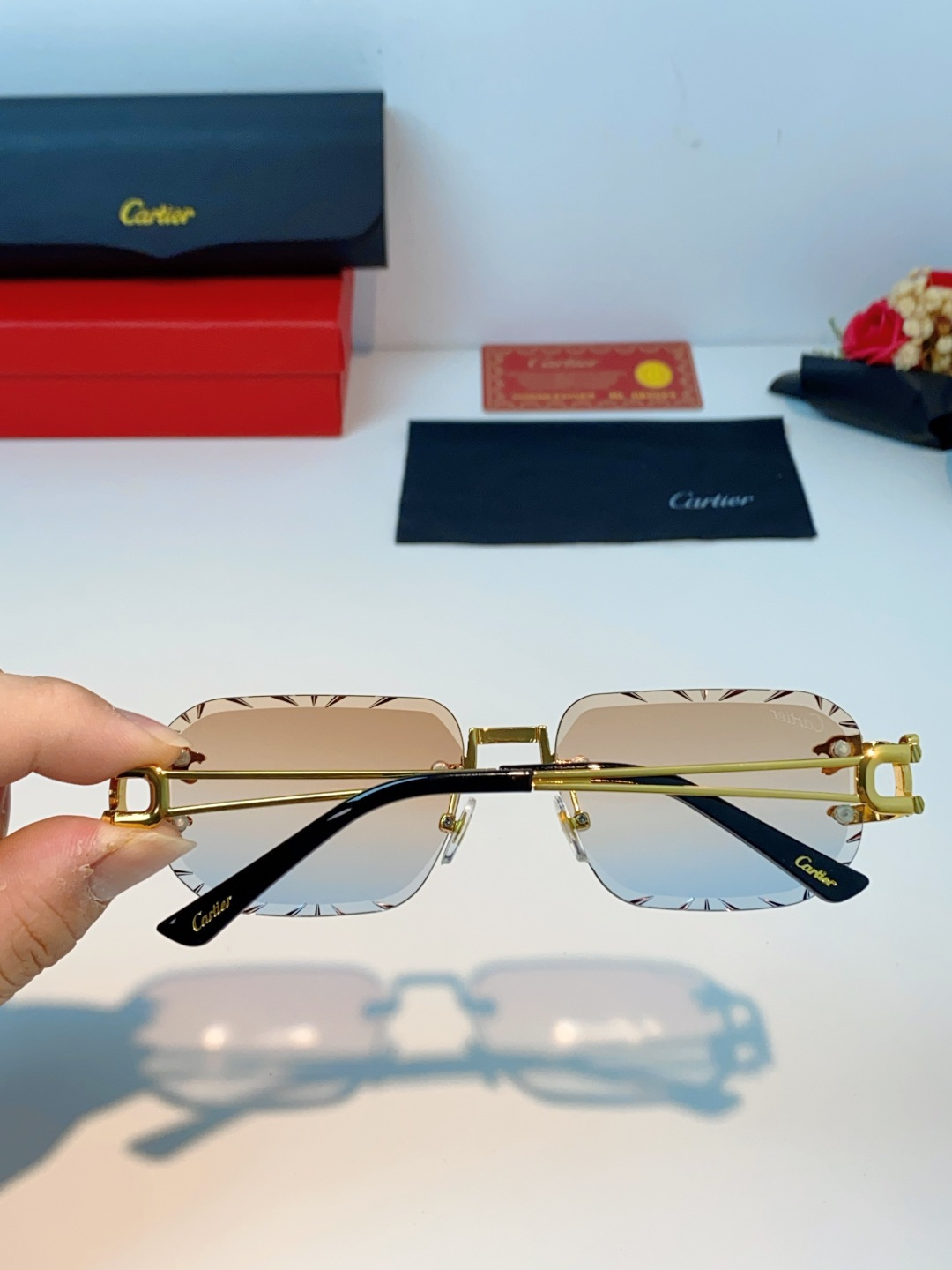 Cartier卡地亚 2026新款 方框切割太阳眼镜男女通用时尚遮阳墨镜防紫外线潮酷 女士墨镜