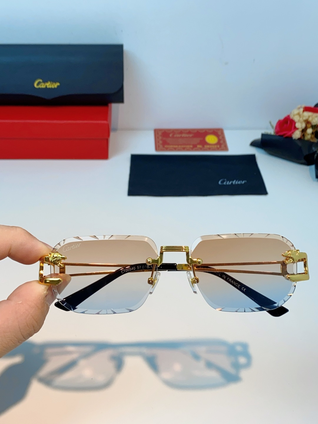 Cartier卡地亚 2026新款 方框切割太阳眼镜男女通用时尚遮阳墨镜防紫外线潮酷 女士墨镜