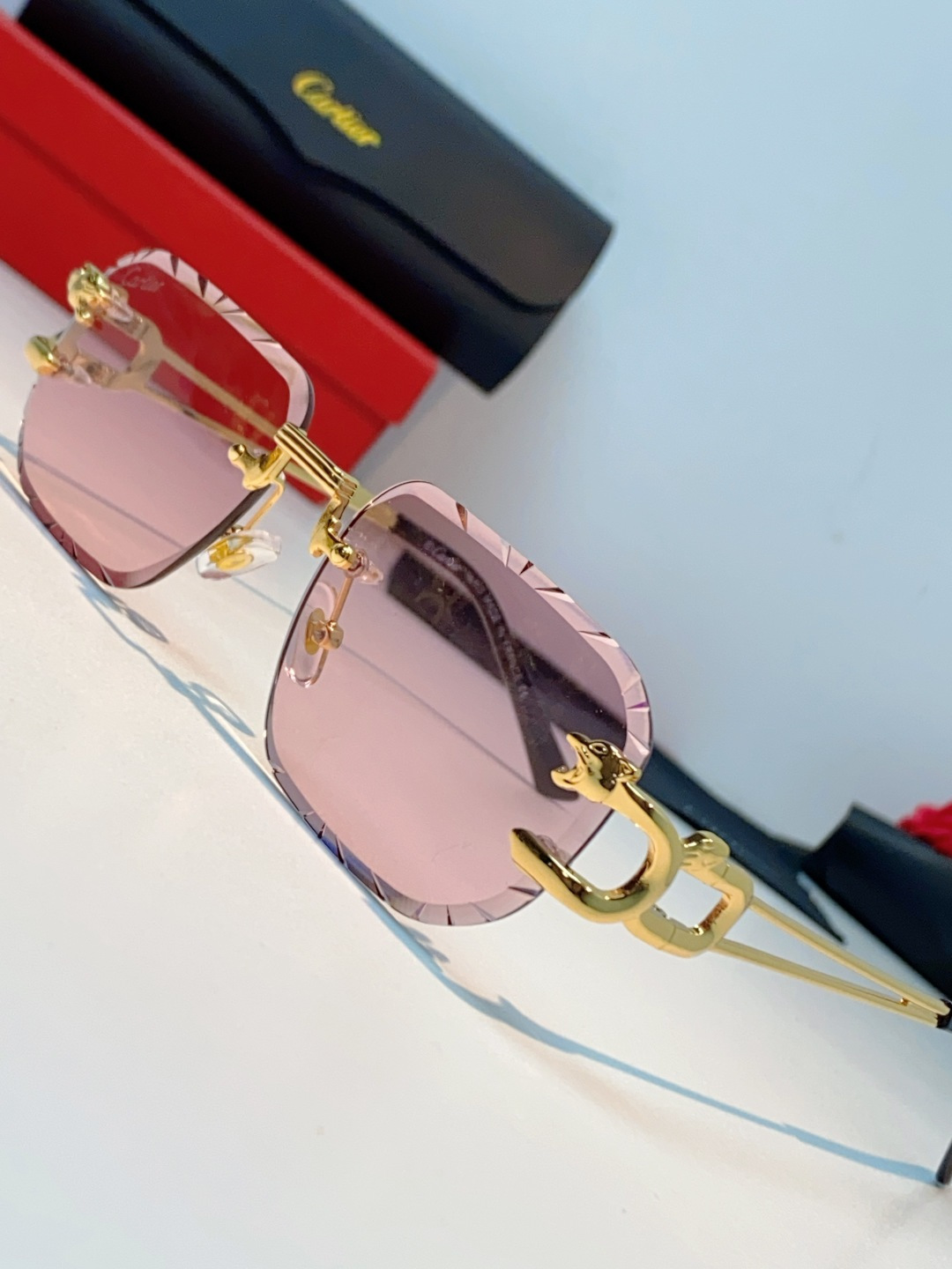 Cartier卡地亚 2026新款 方框切割太阳眼镜男女通用时尚遮阳墨镜防紫外线潮酷 女士墨镜