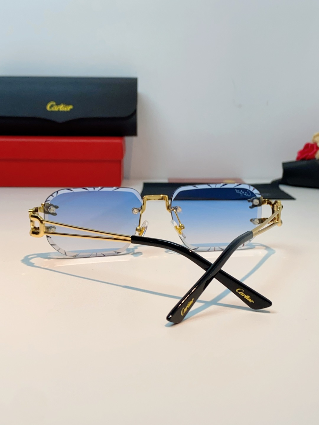 Cartier卡地亚 2026新款 方框切割太阳眼镜男女通用时尚遮阳墨镜防紫外线潮酷 女士墨镜
