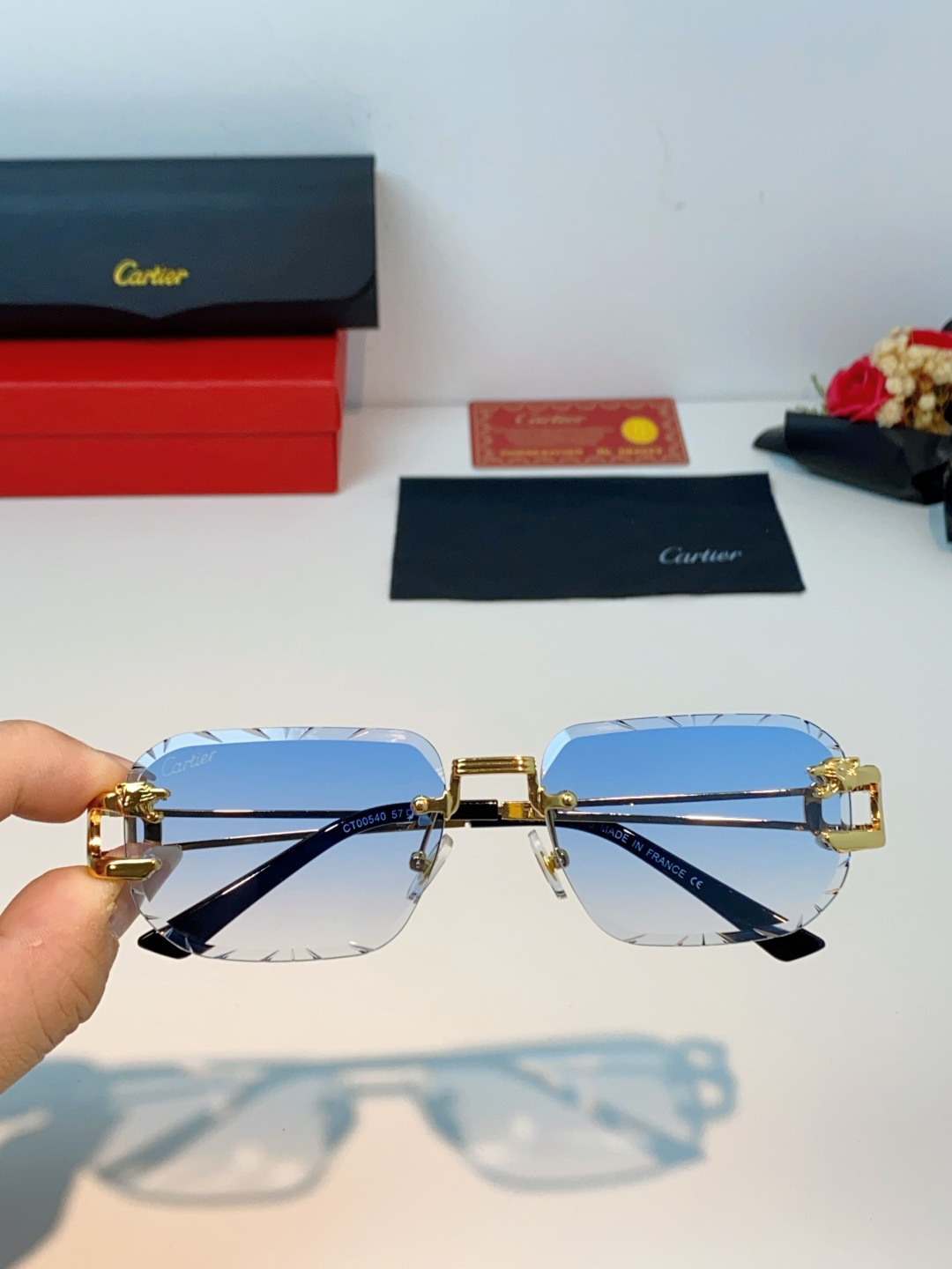 Cartier卡地亚 2026新款 方框切割太阳眼镜男女通用时尚遮阳墨镜防紫外线潮酷 女士墨镜