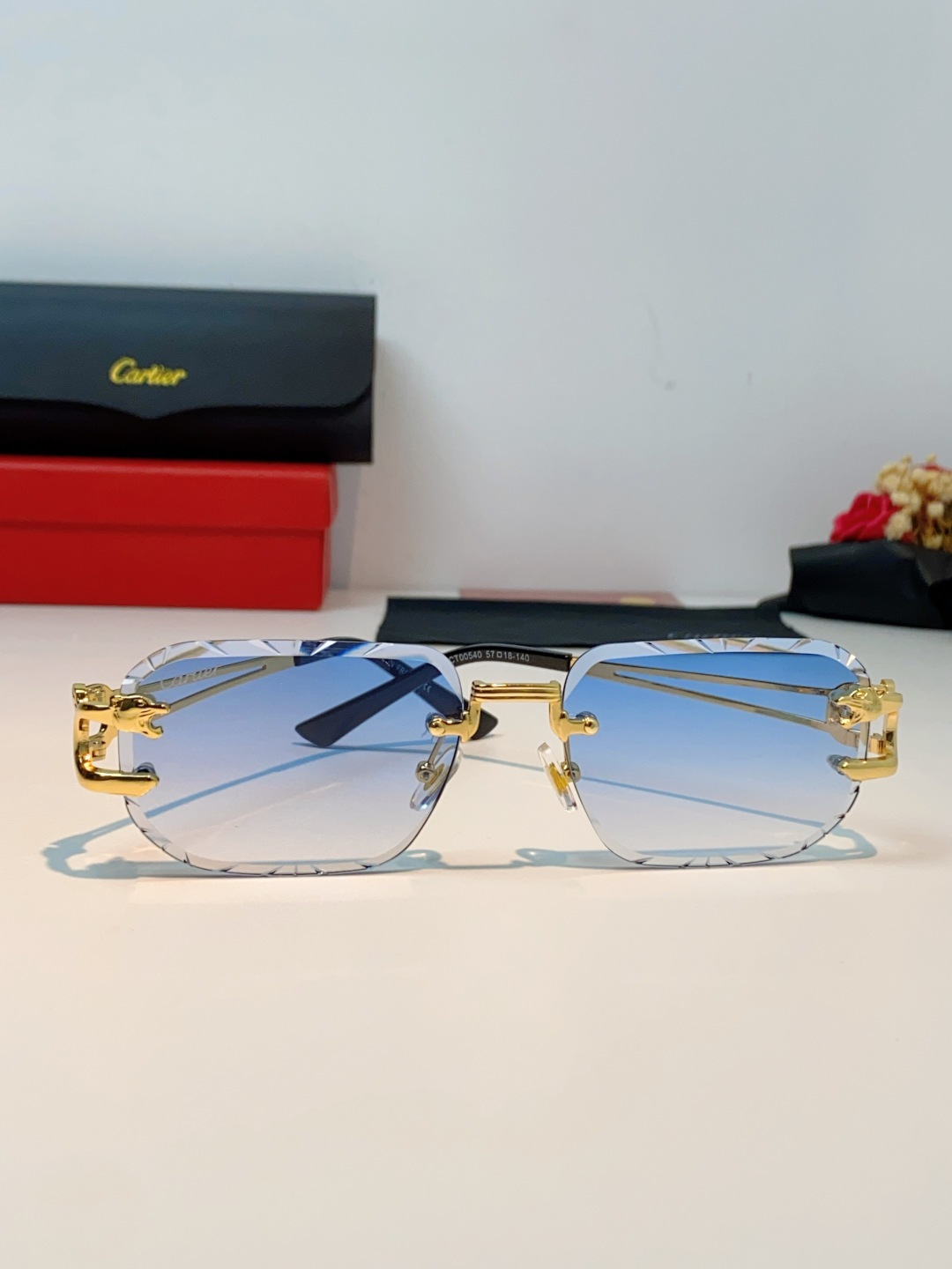 Cartier卡地亚 2026新款 方框切割太阳眼镜男女通用时尚遮阳墨镜防紫外线潮酷 女士墨镜
