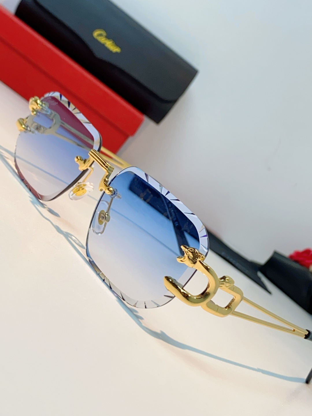 Cartier卡地亚 2026新款 方框切割太阳眼镜男女通用时尚遮阳墨镜防紫外线潮酷 女士墨镜