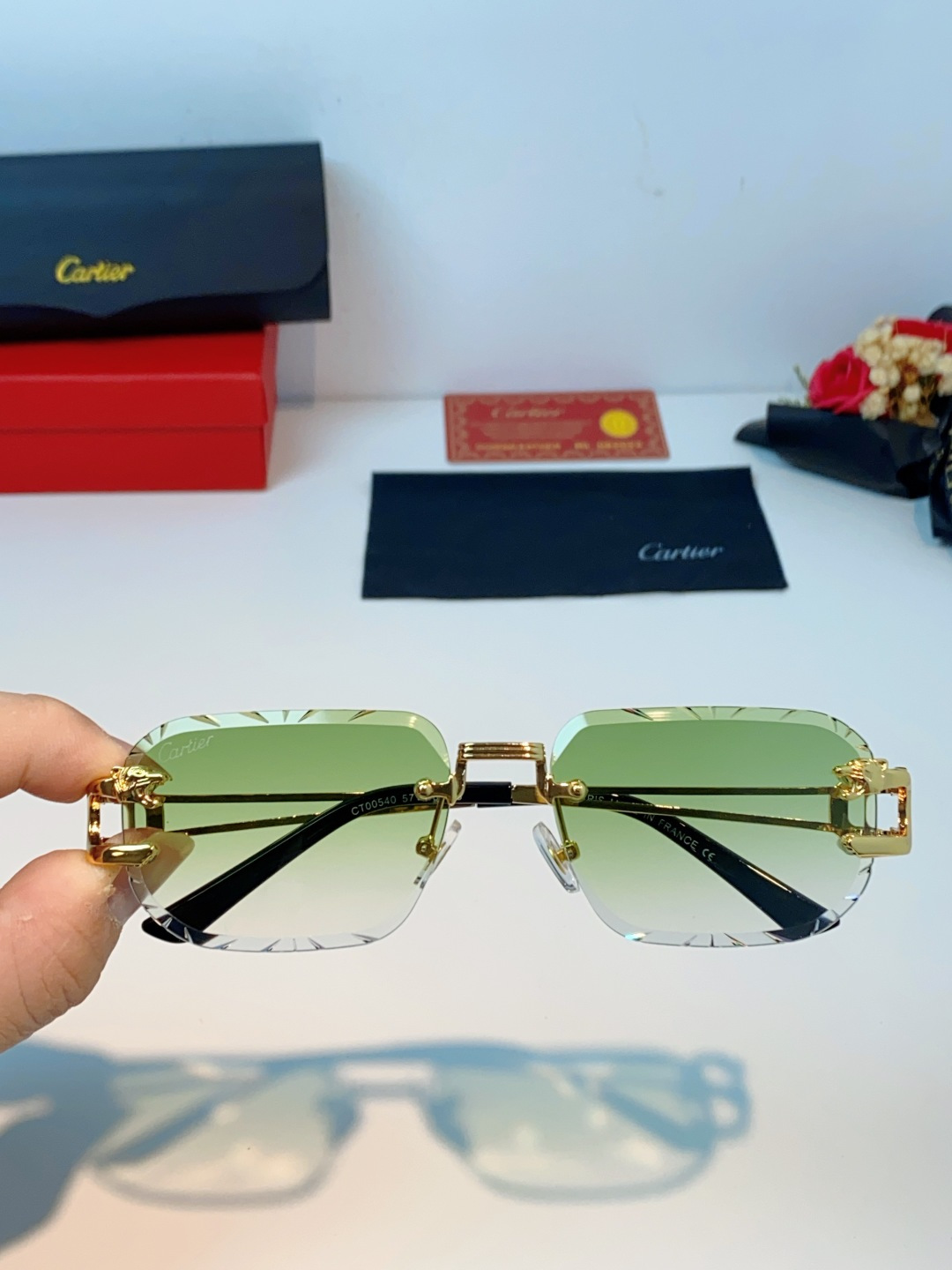 Cartier卡地亚 2026新款 方框切割太阳眼镜男女通用时尚遮阳墨镜防紫外线潮酷 女士墨镜