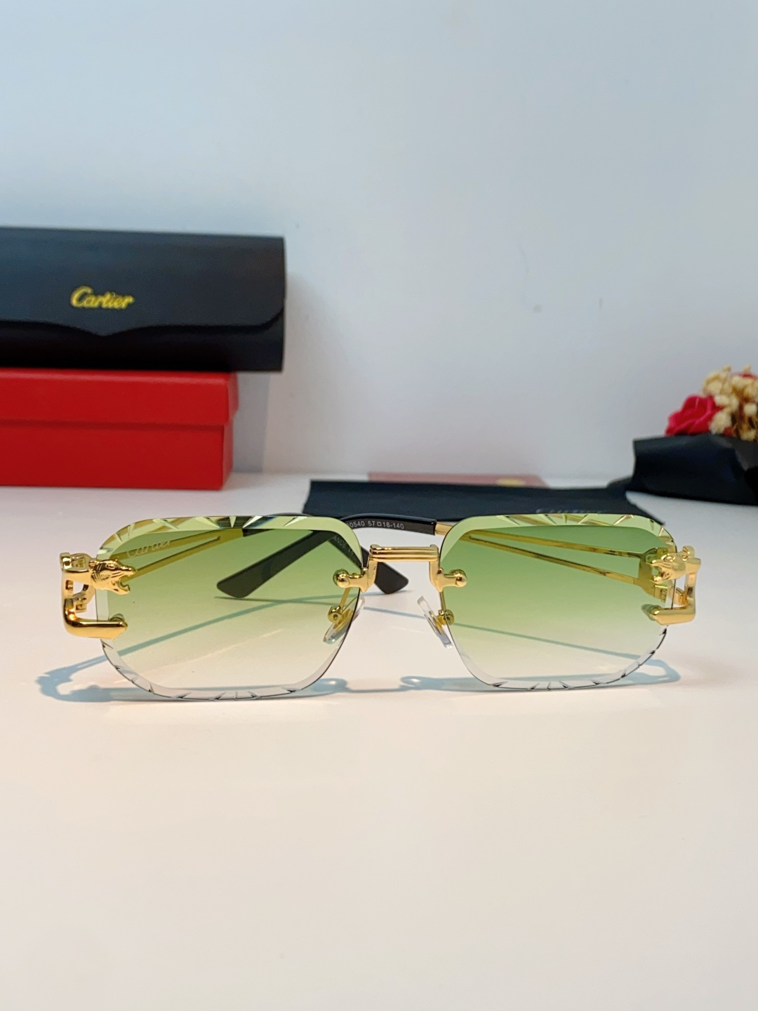Cartier卡地亚 2026新款 方框切割太阳眼镜男女通用时尚遮阳墨镜防紫外线潮酷 女士墨镜