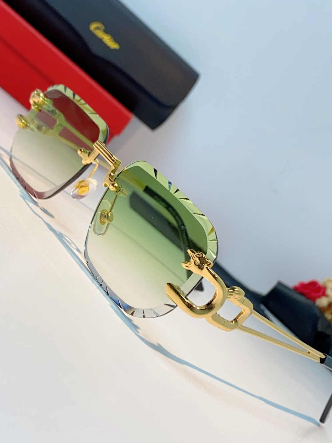 Cartier卡地亚 2026新款 方框切割太阳眼镜男女通用时尚遮阳墨镜防紫外线潮酷 女士墨镜