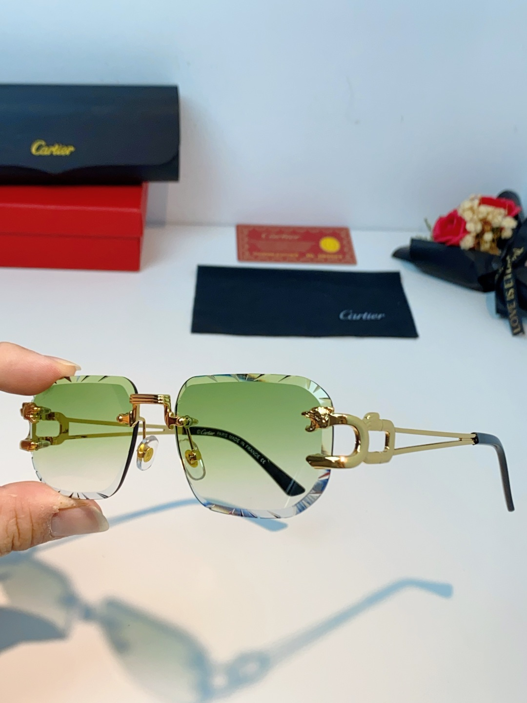 Cartier卡地亚 2026新款 方框切割太阳眼镜男女通用时尚遮阳墨镜防紫外线潮酷 女士墨镜