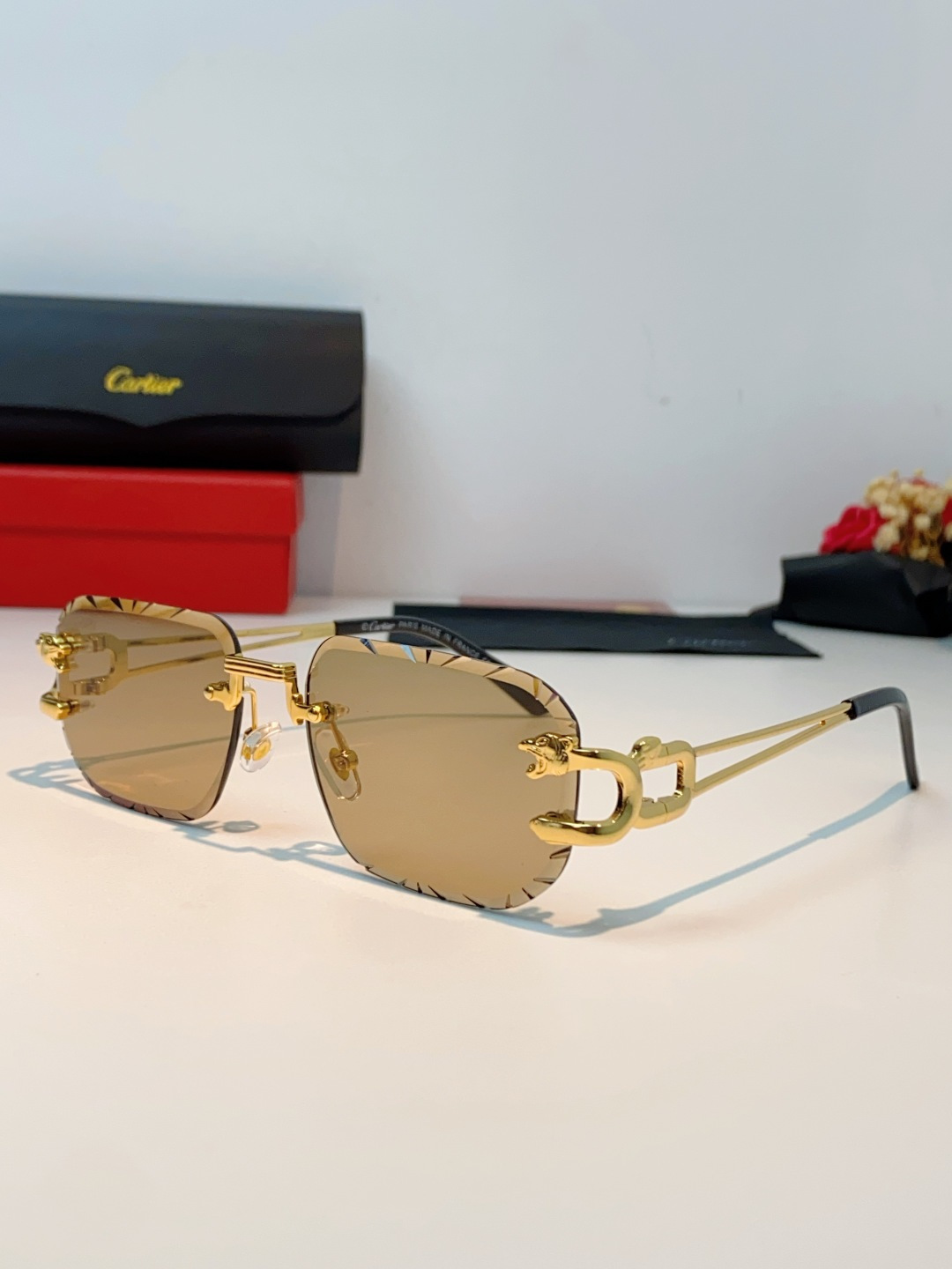 Cartier卡地亚 2026新款 方框切割太阳眼镜男女通用时尚遮阳墨镜防紫外线潮酷 女士墨镜