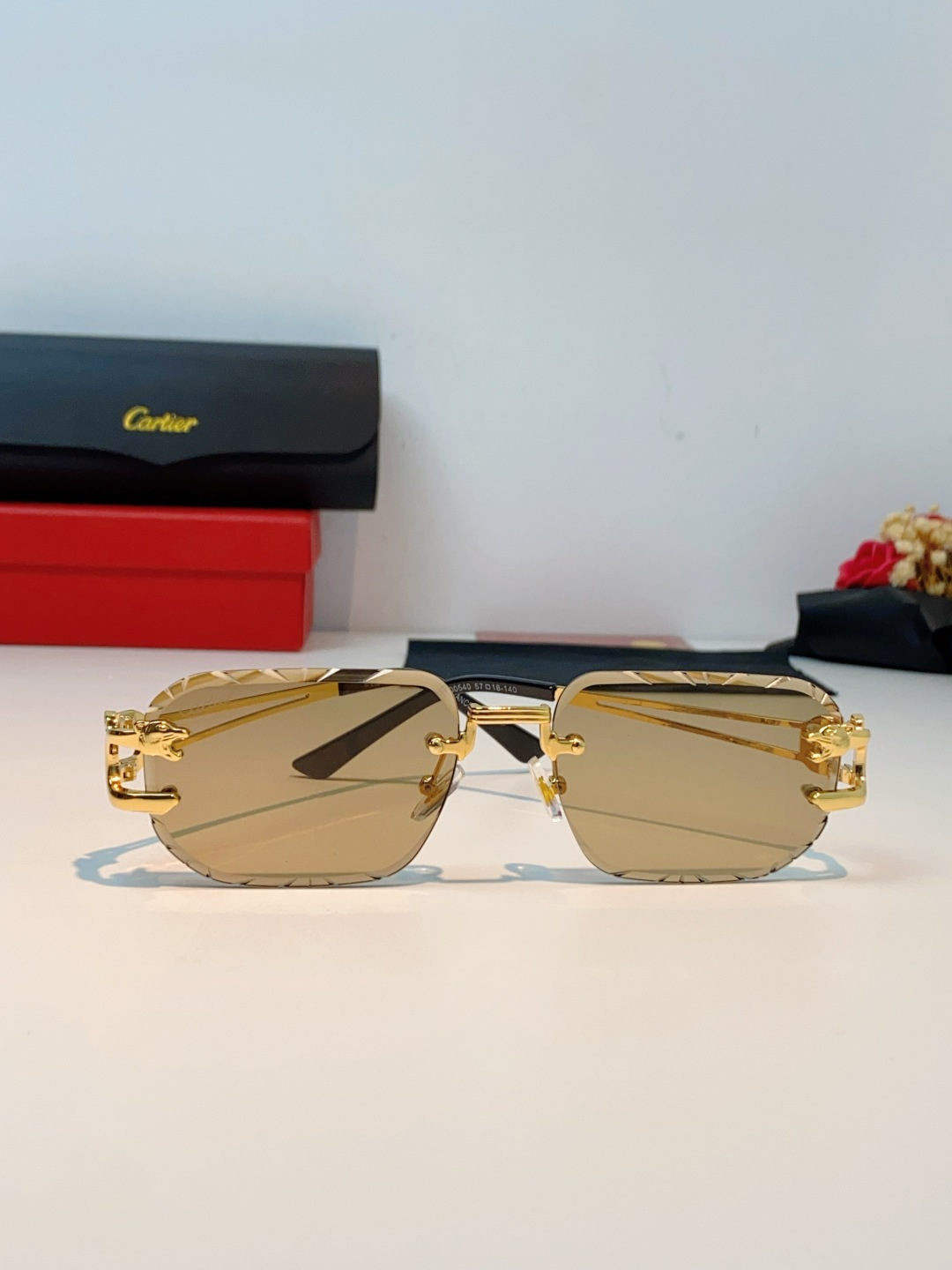 Cartier卡地亚 2026新款 方框切割太阳眼镜男女通用时尚遮阳墨镜防紫外线潮酷 女士墨镜