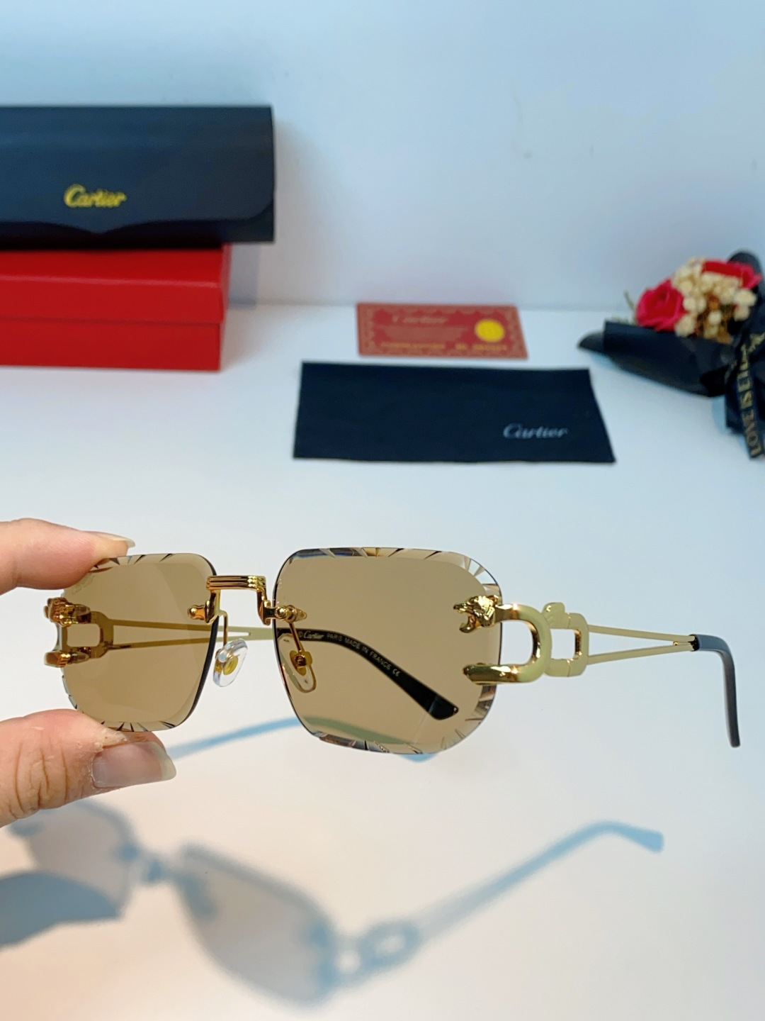 Cartier卡地亚 2026新款 方框切割太阳眼镜男女通用时尚遮阳墨镜防紫外线潮酷 女士墨镜